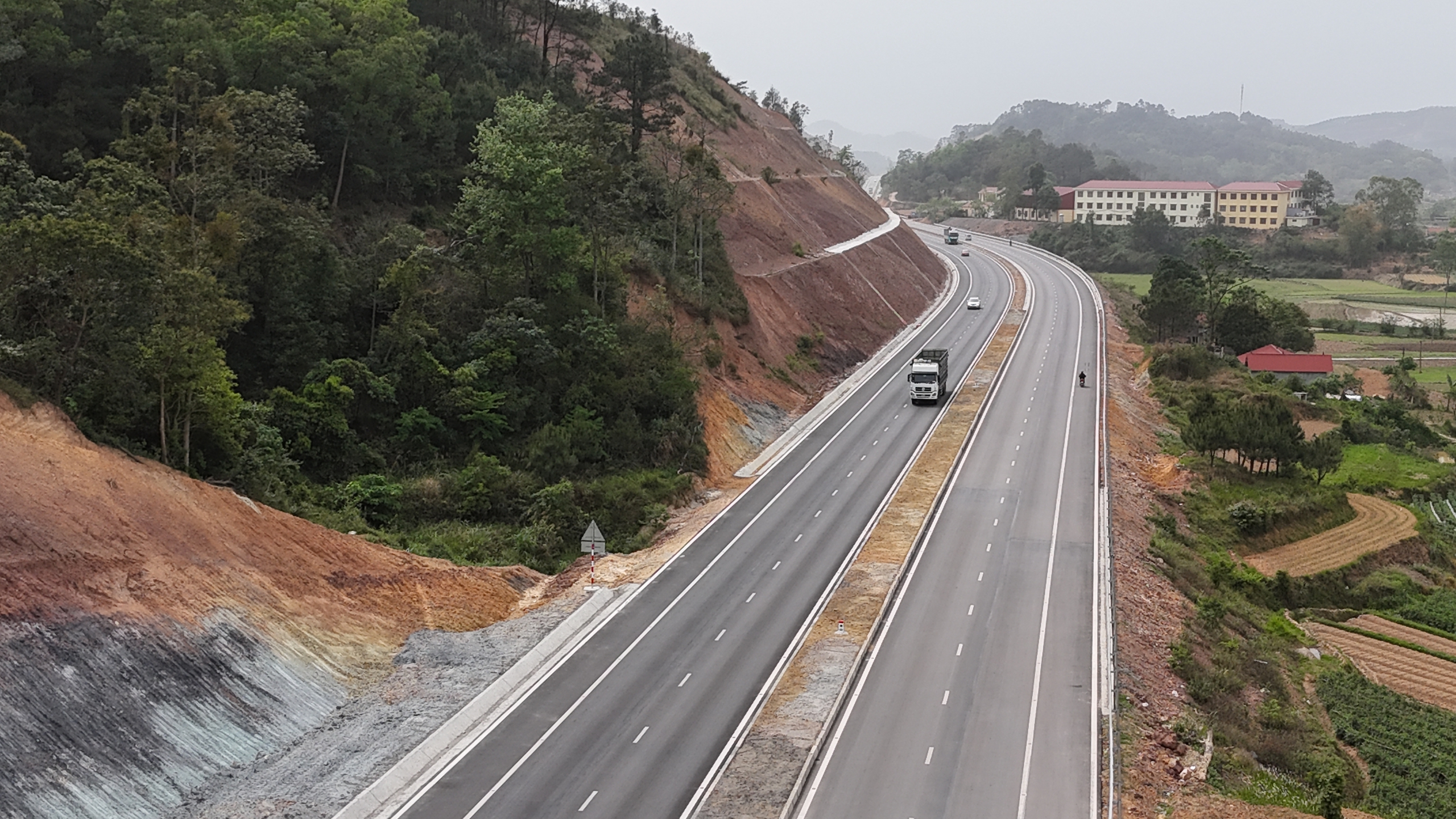 Những h&igrave;nh ảnh ấn tượng tại tuyến đường ngh&igrave;n tỷ đẹp nhất Lạng Sơn- Ảnh 3.