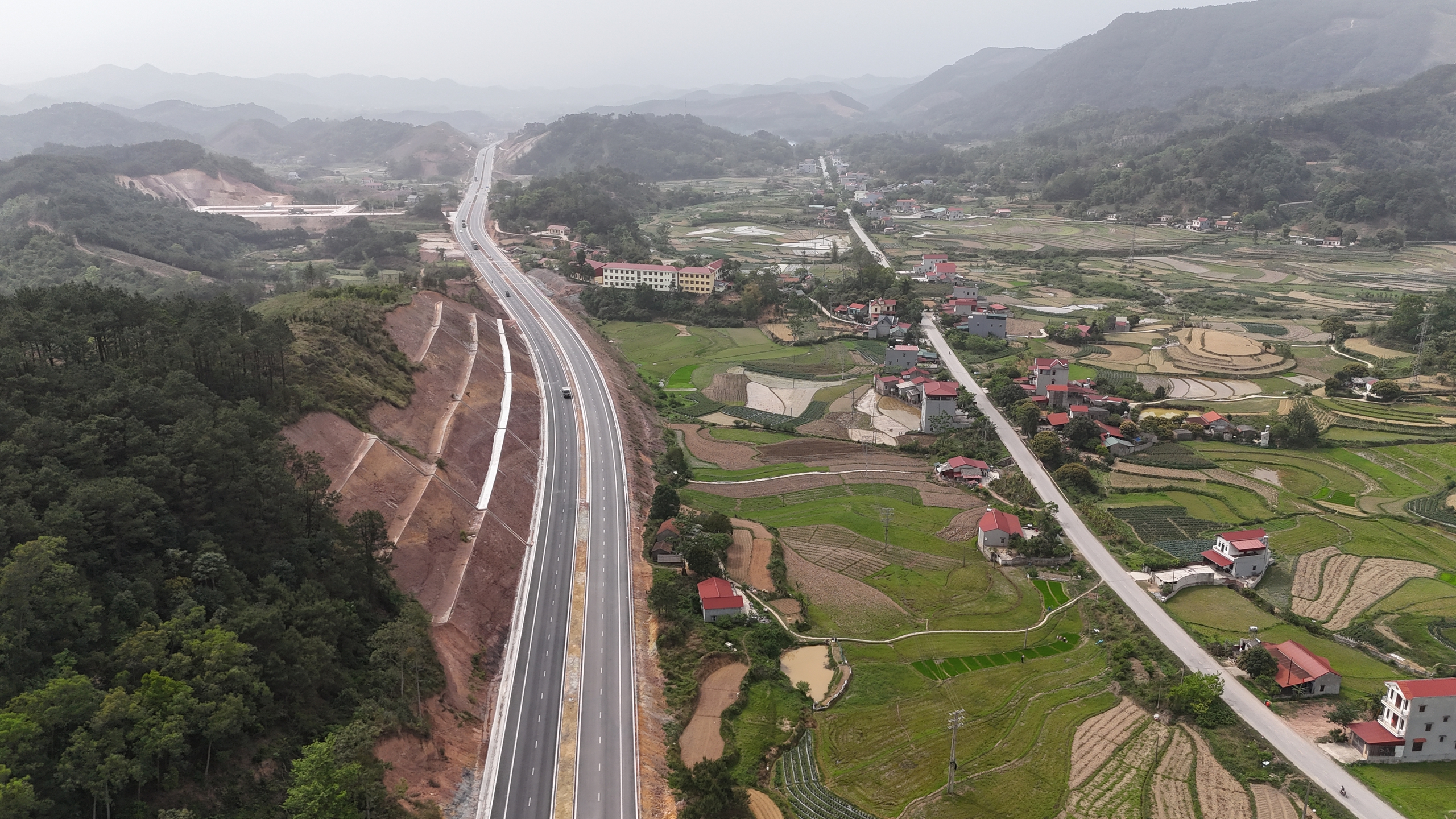 Những h&igrave;nh ảnh ấn tượng tại tuyến đường ngh&igrave;n tỷ đẹp nhất Lạng Sơn- Ảnh 2.