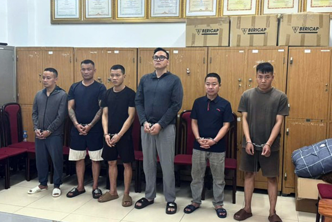 H&agrave; Nội: Bắt th&ecirc;m 3 đối tượng li&ecirc;n quan nh&oacute;m "Lợn rừng" bảo k&ecirc; x&acirc;y dựng ở T&acirc;y Hồ- Ảnh 1.