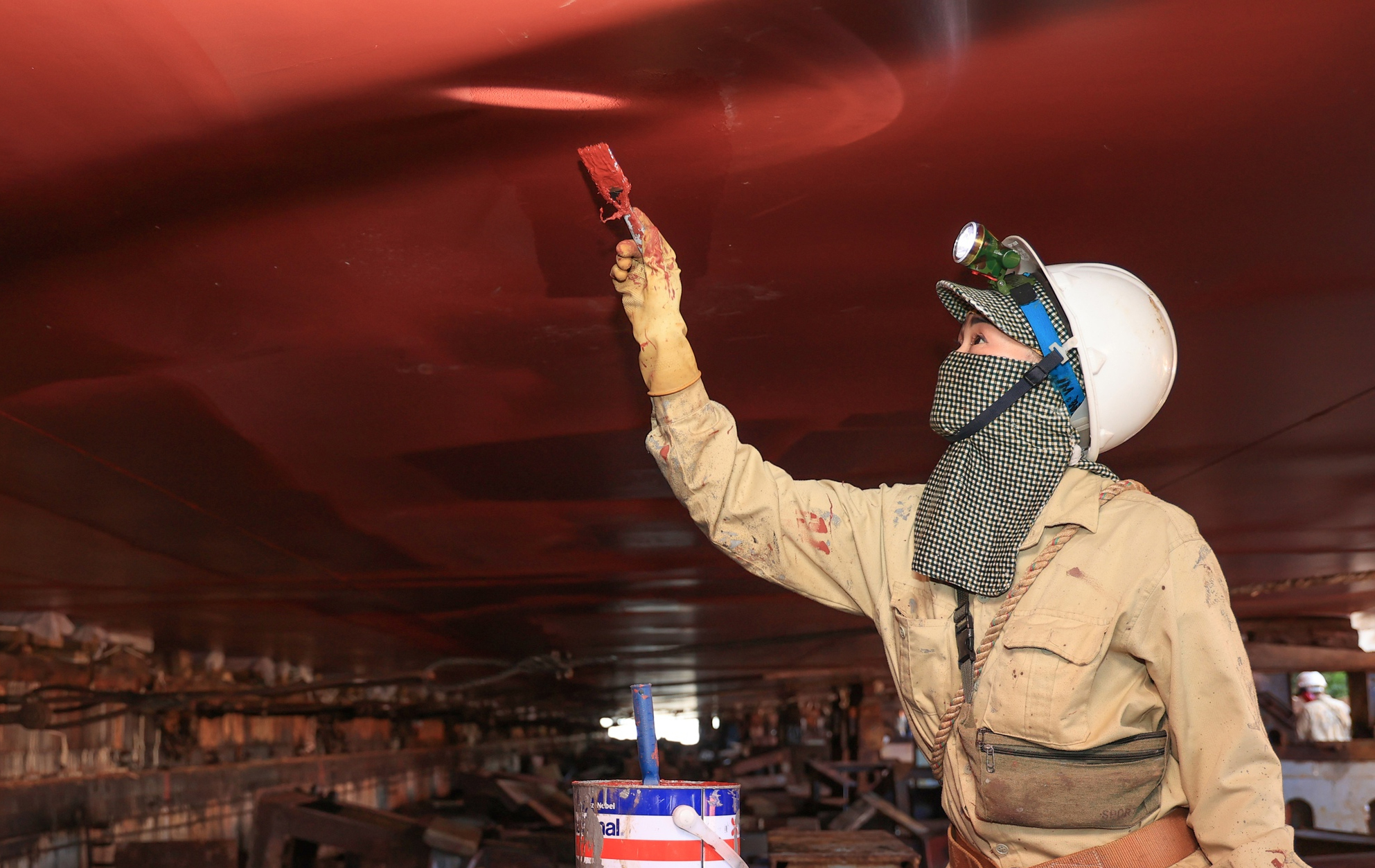 Tỉ mỉ đóng những con tàu "Made in Vietnam"- Ảnh 23. Tỉ mỉ đóng những con tàu "Made in Vietnam"- Ảnh 23.