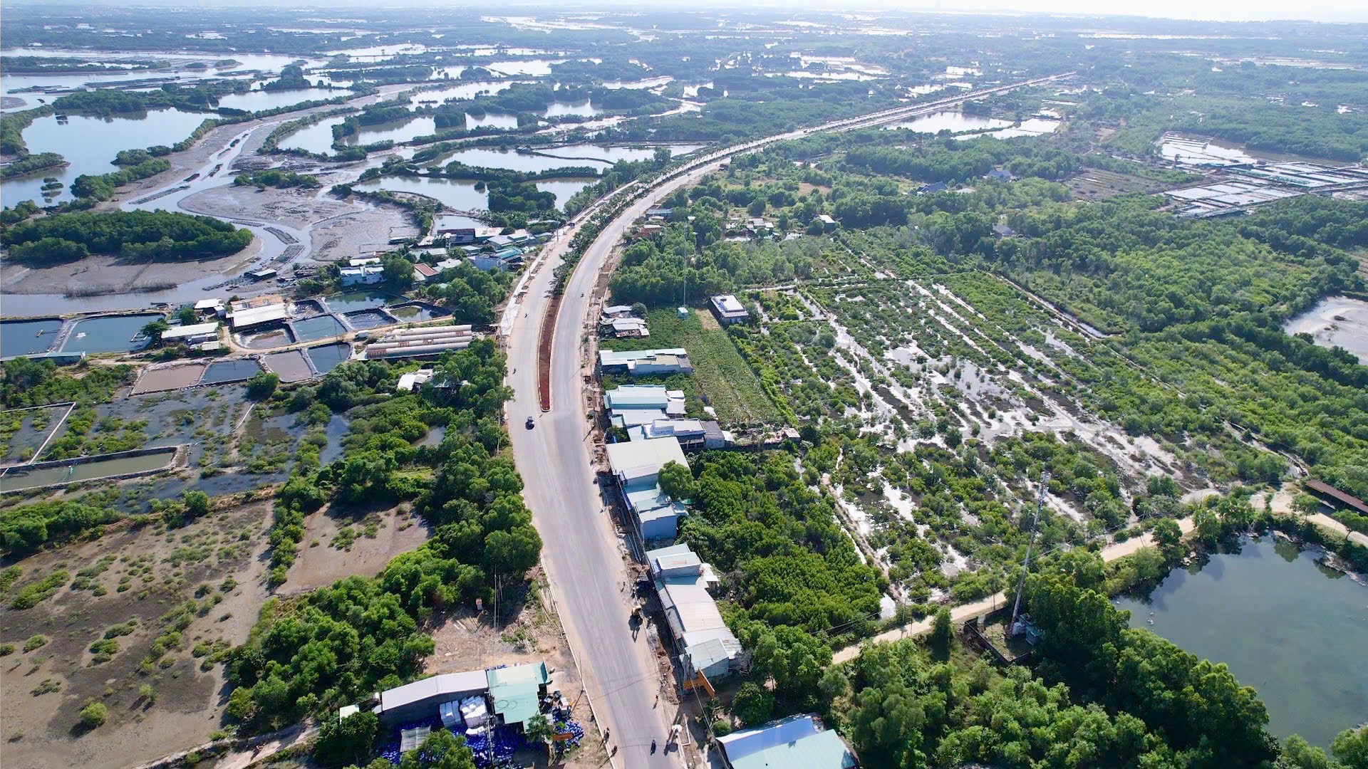 Sắp khánh thành đường 994 đoạn Long Sơn - QL51: Thúc đẩy giao thương, kết nối du lịch biển- Ảnh 3. Sắp khánh thành đường 994 đoạn Long Sơn - QL51: Thúc đẩy giao thương, kết nối du lịch biển- Ảnh 3.