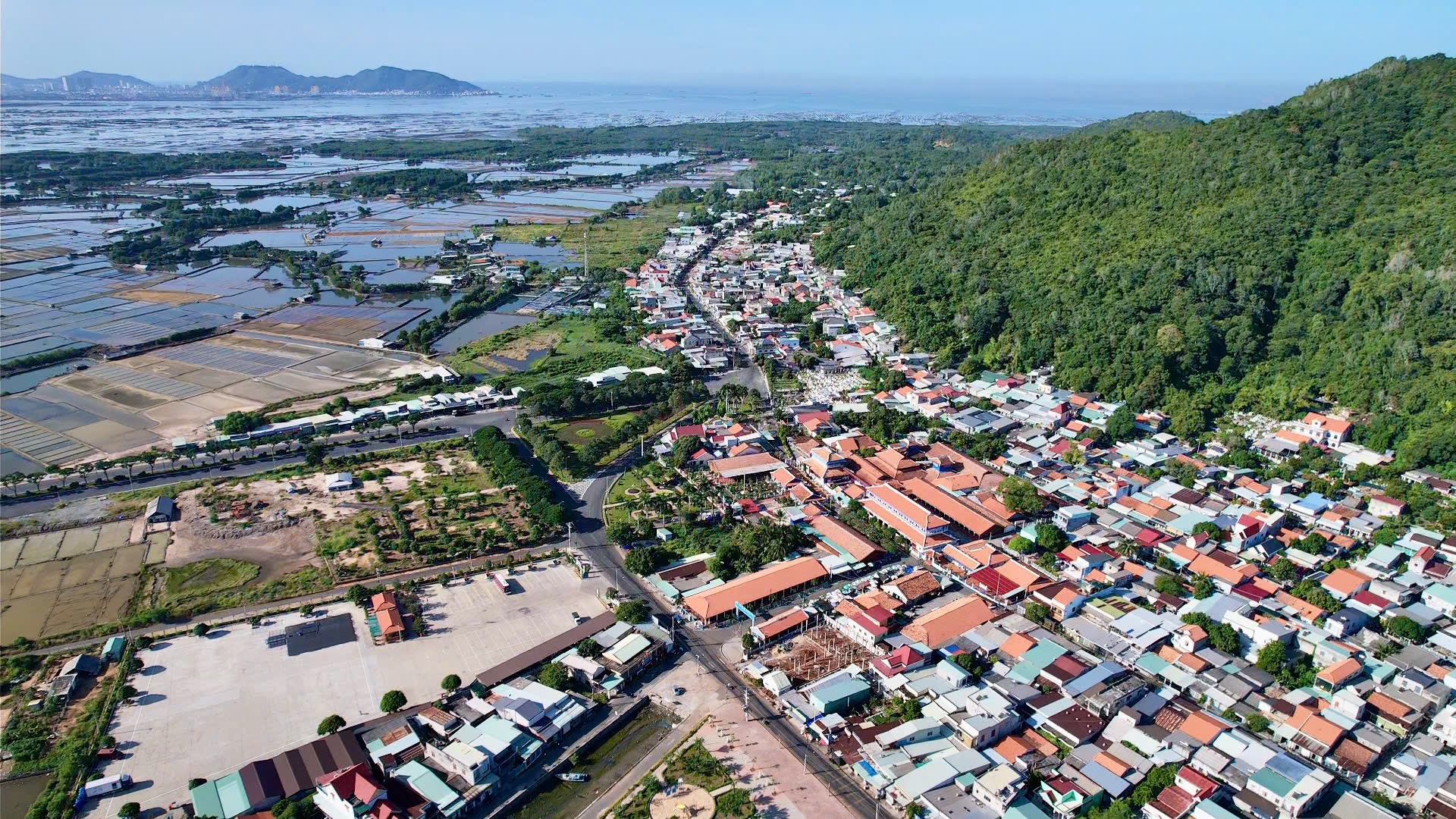 Sắp khánh thành đường 994 đoạn Long Sơn - QL51: Thúc đẩy giao thương, kết nối du lịch biển- Ảnh 7. Sắp khánh thành đường 994 đoạn Long Sơn - QL51: Thúc đẩy giao thương, kết nối du lịch biển- Ảnh 7.