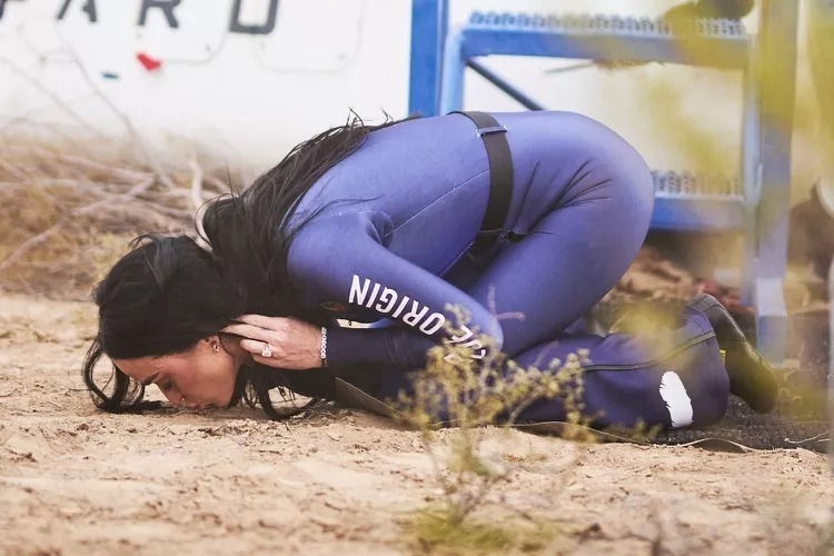 Katy Perry và giới siêu giàu chi bao nhiêu để được bay vào vũ trụ trong 11 phút?- Ảnh 2.
