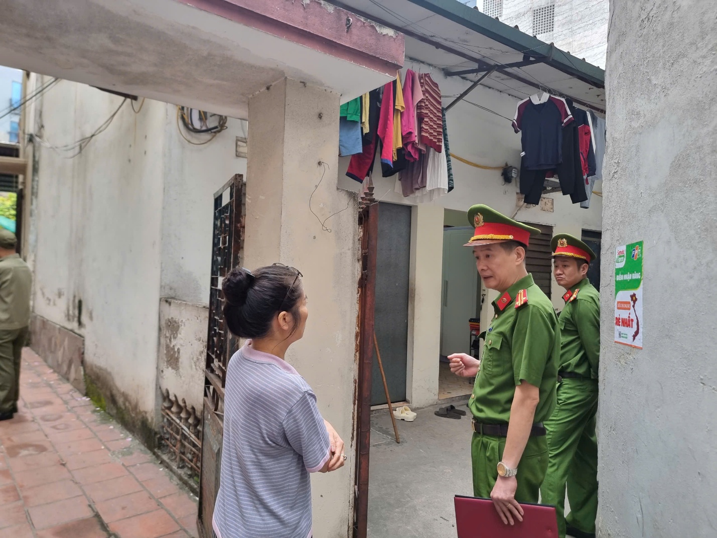 Cần mở lối tho&aacute;t hiểm khẩn cấp để đảm bảo PCCC- Ảnh 6.