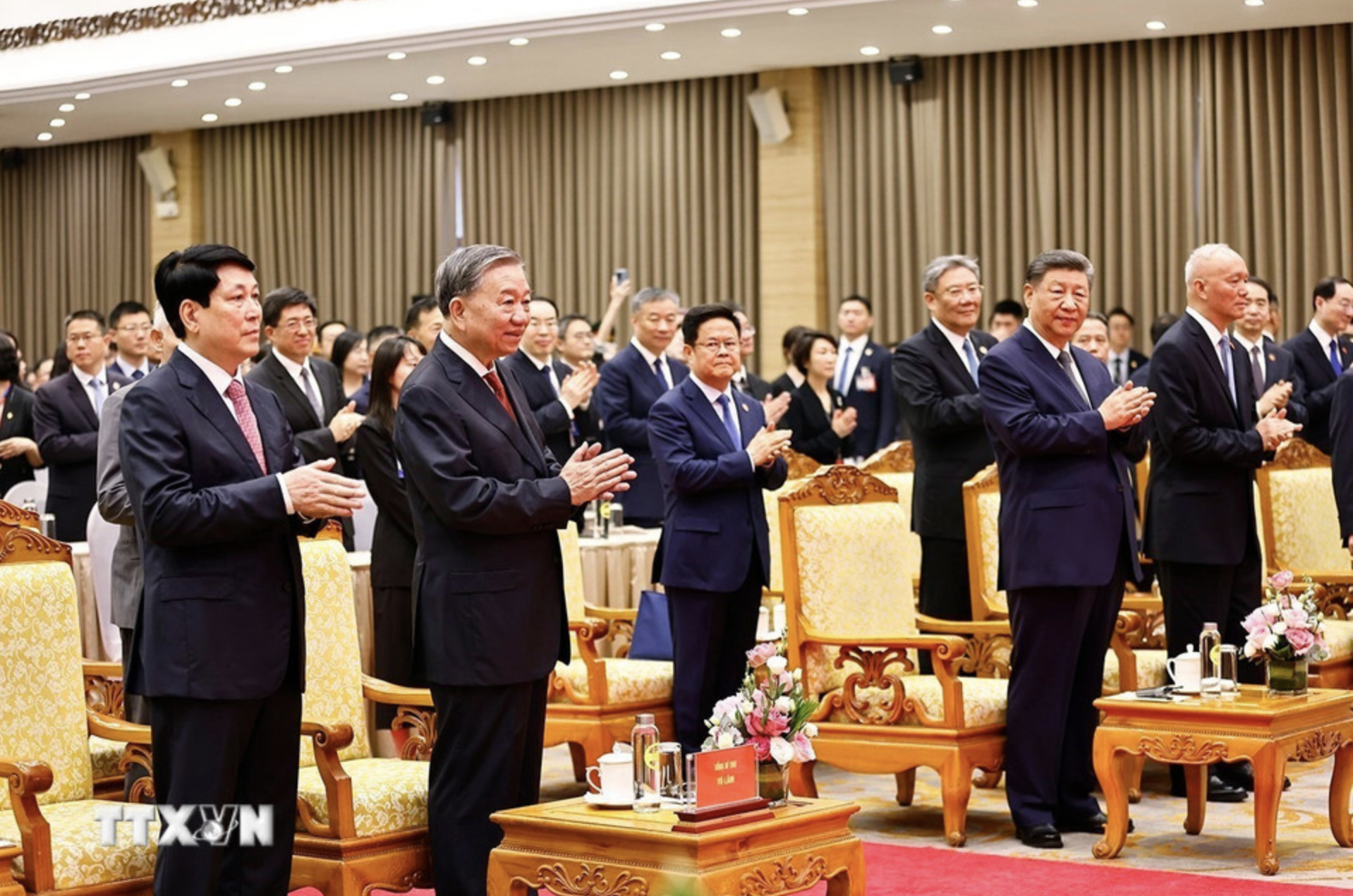 Tổng B&iacute; thư, Chủ tịch Trung Quốc: Quan hệ Trung - Việt "như c&acirc;y c&oacute; cội, như suối c&oacute; nguồn"- Ảnh 2.