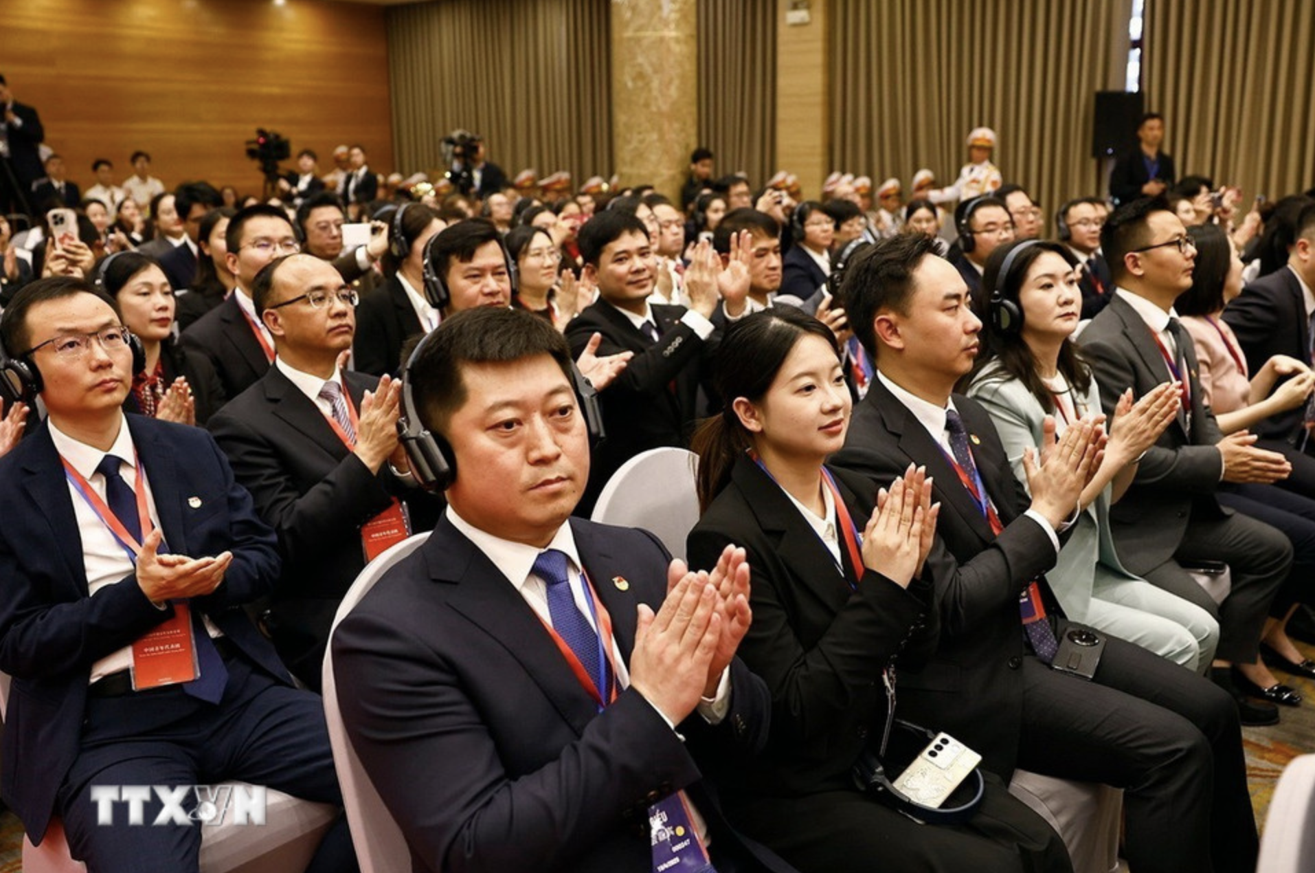 Tổng B&iacute; thư, Chủ tịch Trung Quốc: Quan hệ Trung - Việt "như c&acirc;y c&oacute; cội, như suối c&oacute; nguồn"- Ảnh 5.