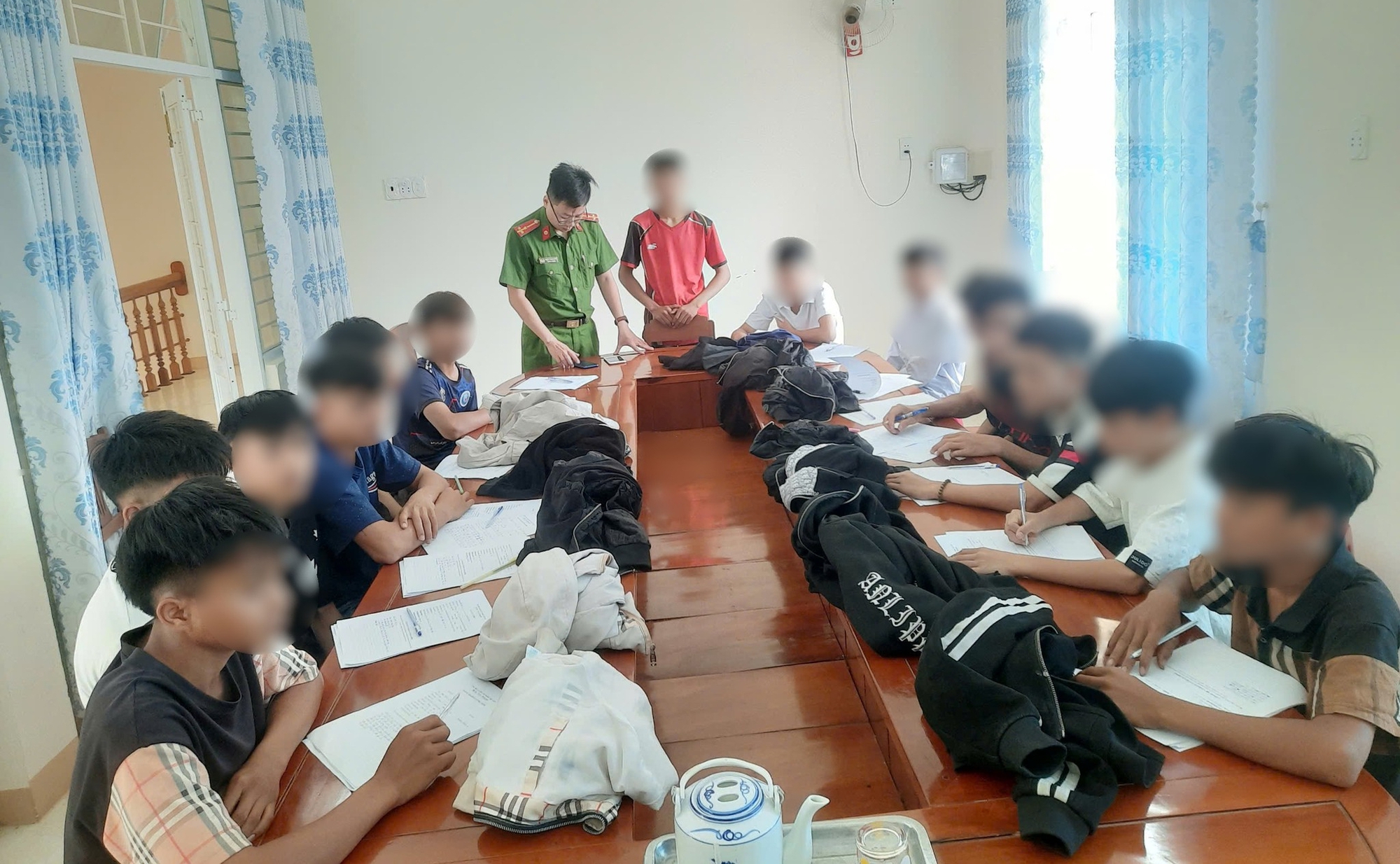 Vụ ch&eacute;m nhau ở TP Quảng Ng&atilde;i: Nh&oacute;m thanh ni&ecirc;n l&ecirc;n TikTok đăng b&agrave;i trả th&ugrave; cho bạn- Ảnh 1.