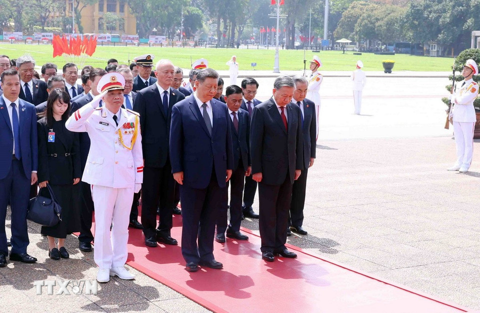 Tổng Bí thư Tô Lâm và Tổng Bí thư, Chủ tịch Tập Cận Bình viếng Chủ tịch Hồ Chí Minh- Ảnh 4. Tổng Bí thư Tô Lâm và Tổng Bí thư, Chủ tịch Tập Cận Bình viếng Chủ tịch Hồ Chí Minh- Ảnh 4.