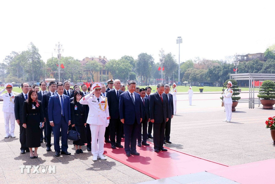 Tổng Bí thư Tô Lâm và Tổng Bí thư, Chủ tịch Tập Cận Bình viếng Chủ tịch Hồ Chí Minh- Ảnh 3. Tổng Bí thư Tô Lâm và Tổng Bí thư, Chủ tịch Tập Cận Bình viếng Chủ tịch Hồ Chí Minh- Ảnh 3.