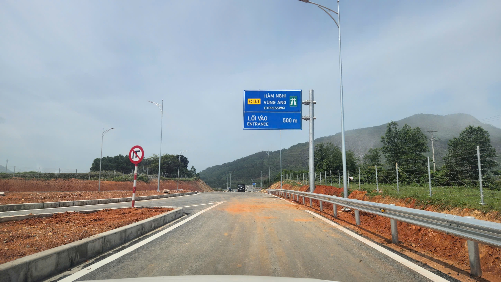 Cận cảnh nút giao cao tốc kết nối Khu kinh tế Vũng Áng sắp thông xe- Ảnh 5. Cận cảnh nút giao cao tốc kết nối Khu kinh tế Vũng Áng sắp thông xe- Ảnh 5.