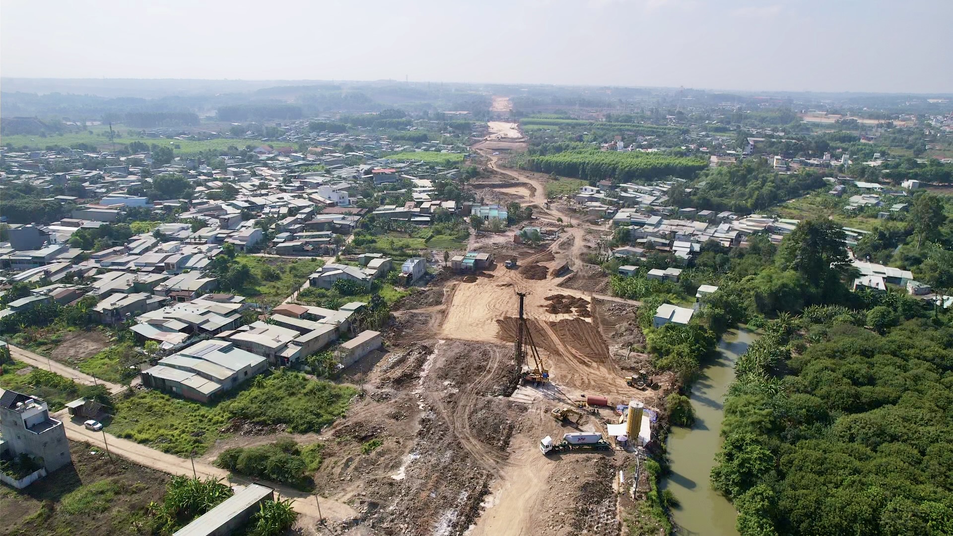 Người dân tất bật ngày đêm tháo dỡ nhà, bàn giao mặt bằng sạch làm cao tốc Biên Hoà- Ảnh 10. Người dân tất bật ngày đêm tháo dỡ nhà, bàn giao mặt bằng sạch làm cao tốc Biên Hoà- Ảnh 10.