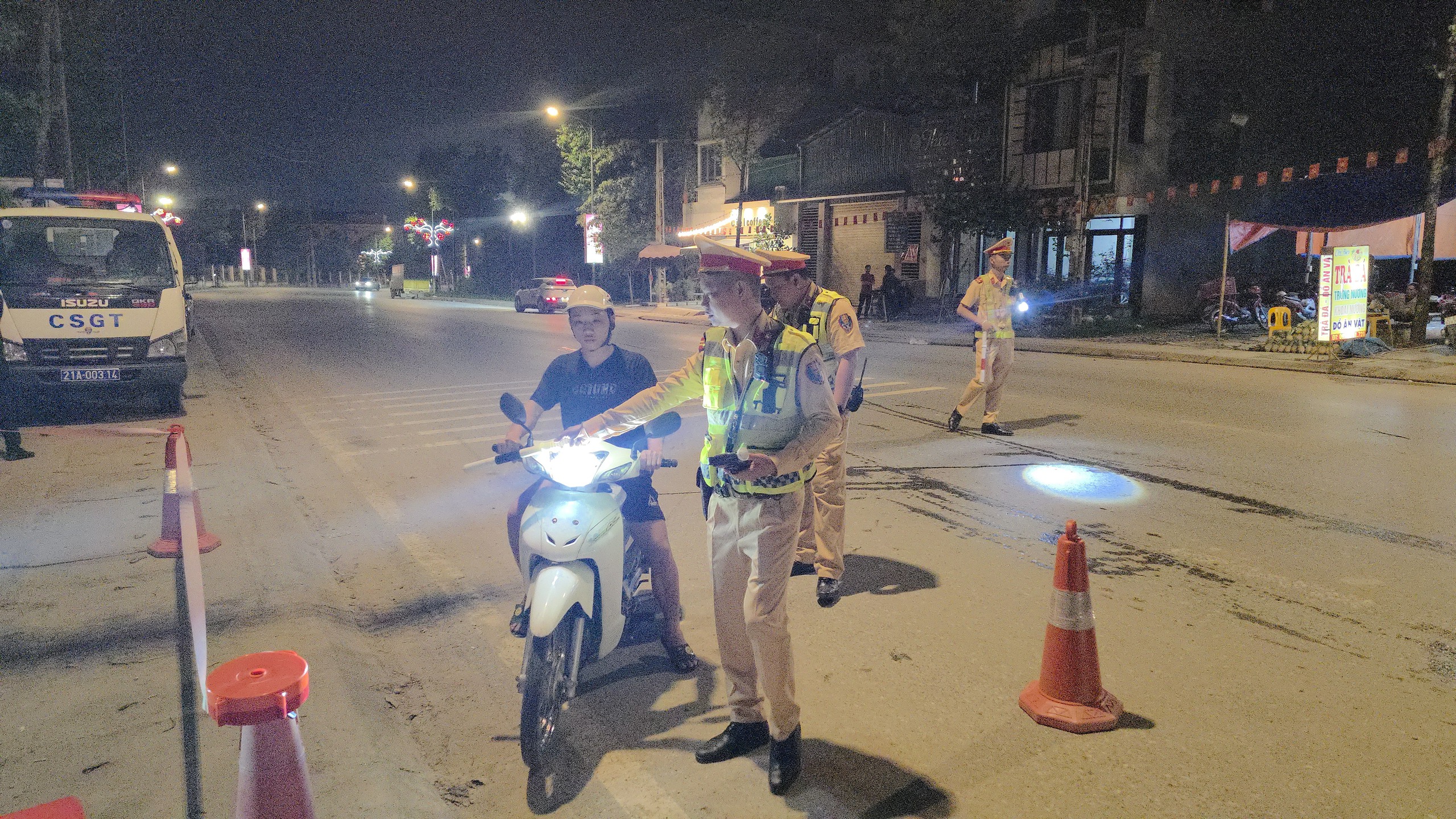 CSGT Y&ecirc;n B&aacute;i điều tra cơ bản, kh&eacute;p k&iacute;n địa b&agrave;n, xử l&yacute; đ&uacute;ng đối tượng để k&eacute;o giảm tai nạn- Ảnh 1.