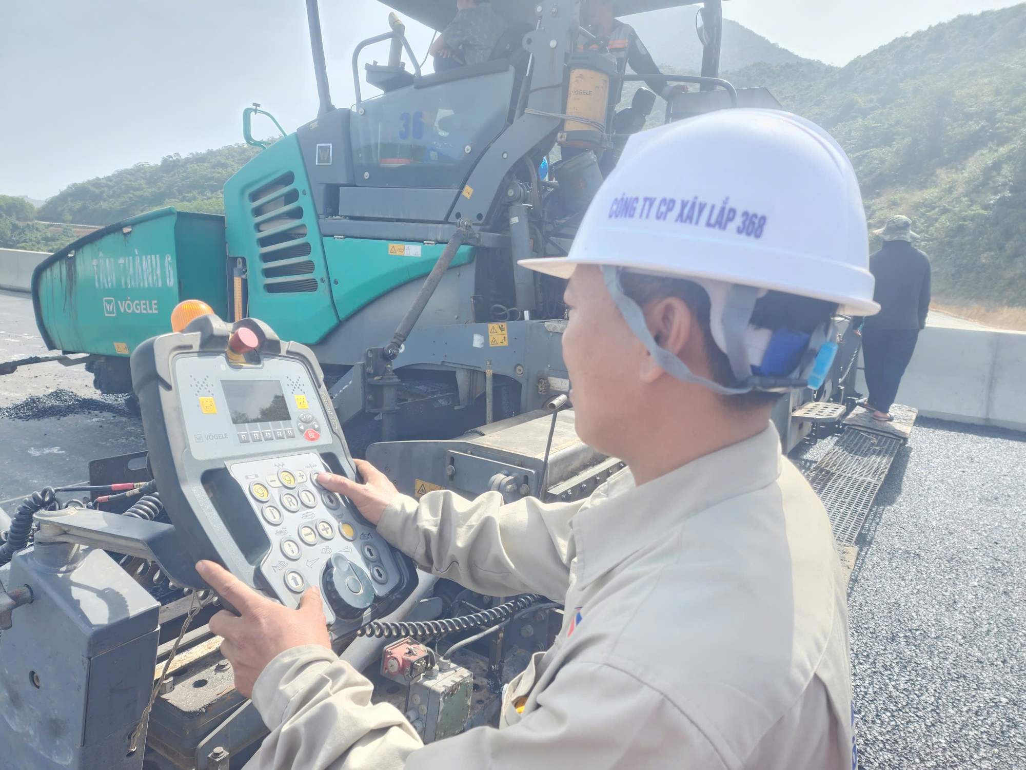 Cao tốc Vũng &Aacute;ng - B&ugrave;ng: Nhiều cầu vượt hồ Kim Sơn bứt tốc về đ&iacute;ch- Ảnh 6.