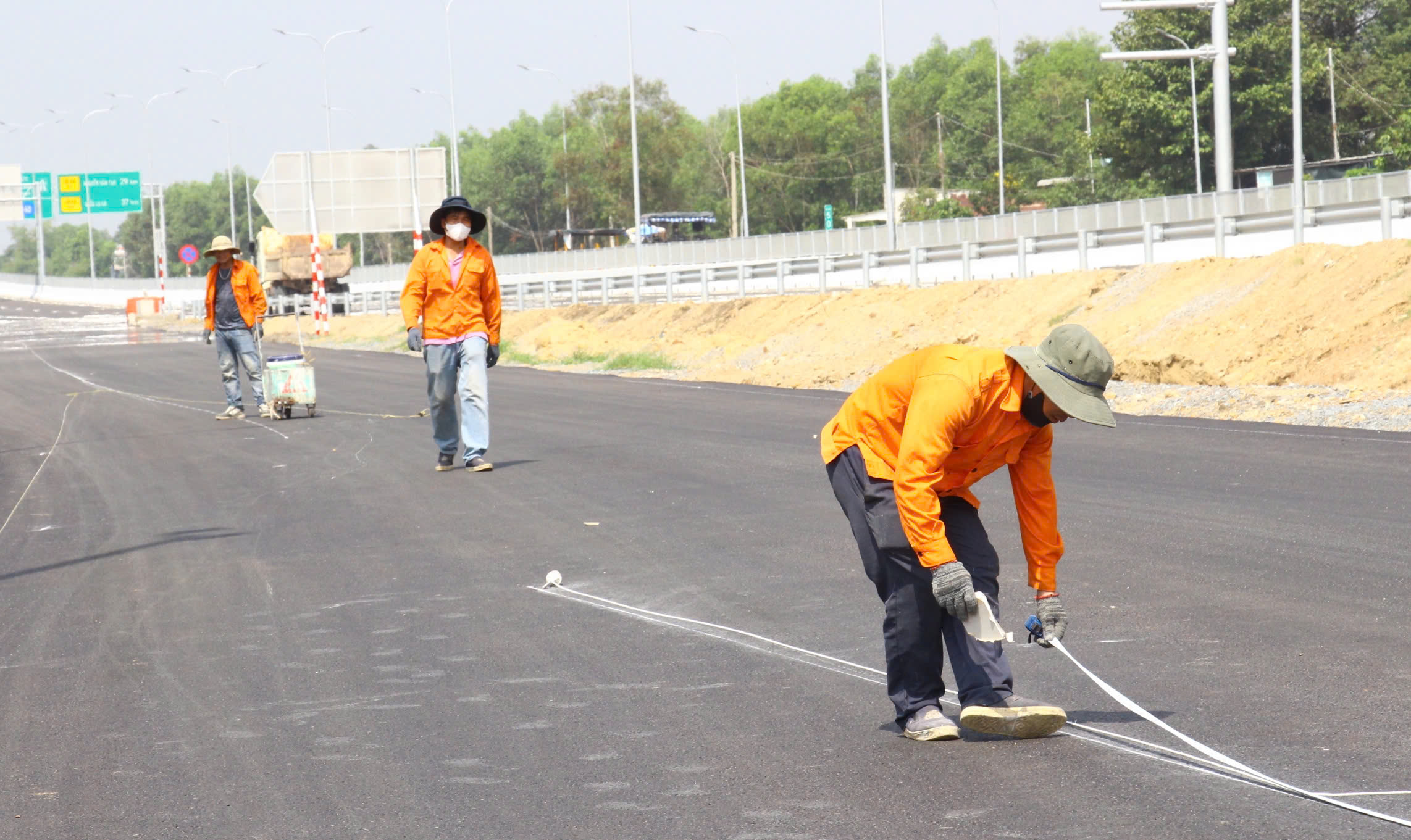 Diện mạo nh&aacute;nh ph&iacute;a Đ&ocirc;ng cao tốc Bến Lức - Long Th&agrave;nh sắp th&ocirc;ng xe kỹ thuật- Ảnh 7.