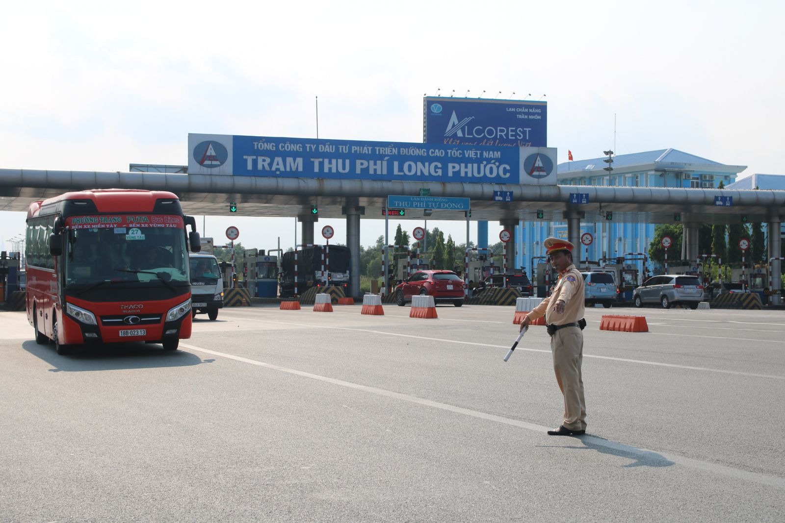 Cục CSGT công bố 6 tình huống phân luồng tránh ùn tắc giao thông dịp 30/4- Ảnh 3. Cục CSGT công bố 6 tình huống phân luồng tránh ùn tắc giao thông dịp 30/4- Ảnh 3.