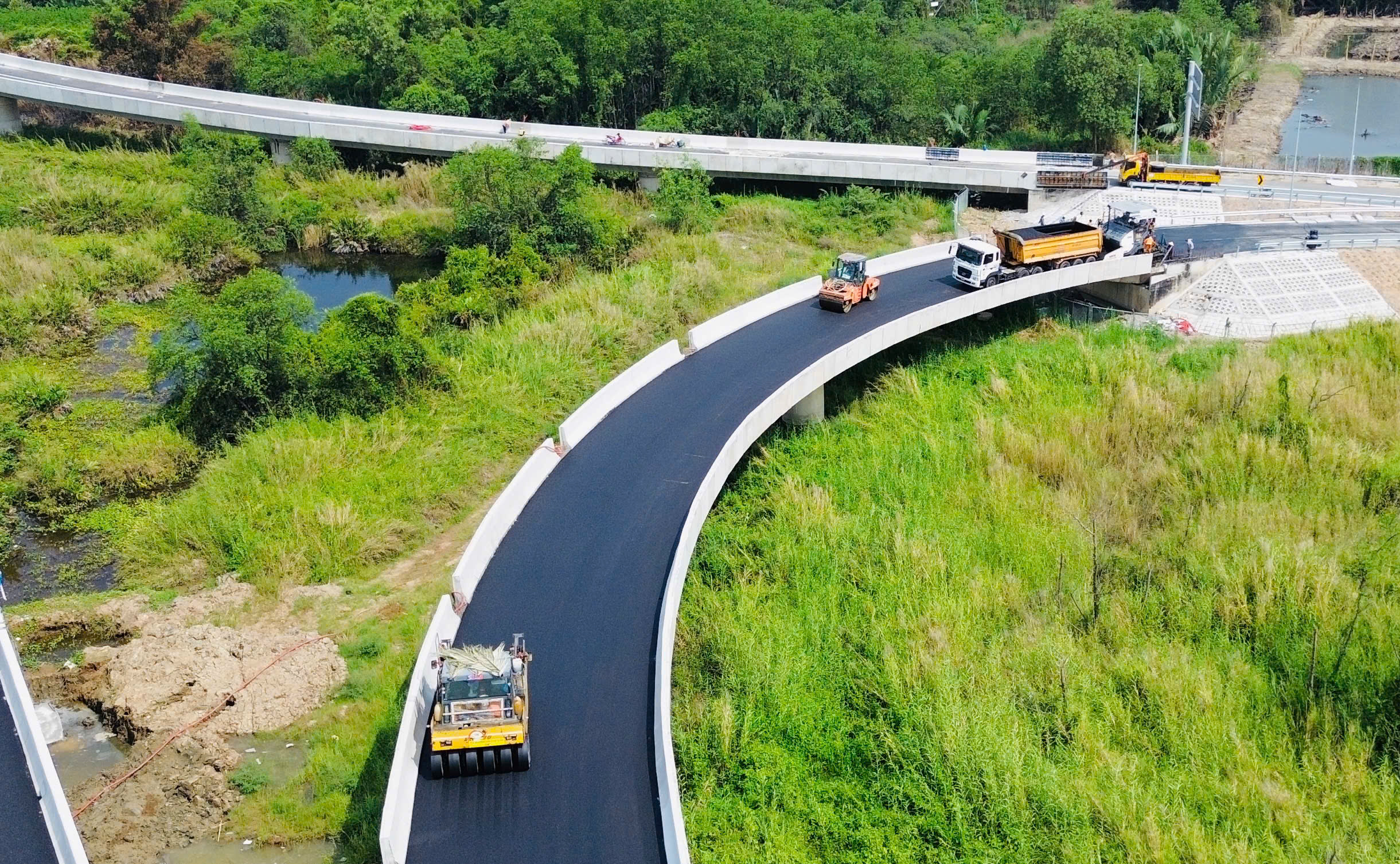 Ngắm "dải lụa" vắt qua miền ngoại ô TP.HCM sắp thông xe kỹ thuật- Ảnh 11. Ngắm "dải lụa" vắt qua miền ngoại ô TP.HCM sắp thông xe kỹ thuật- Ảnh 11.