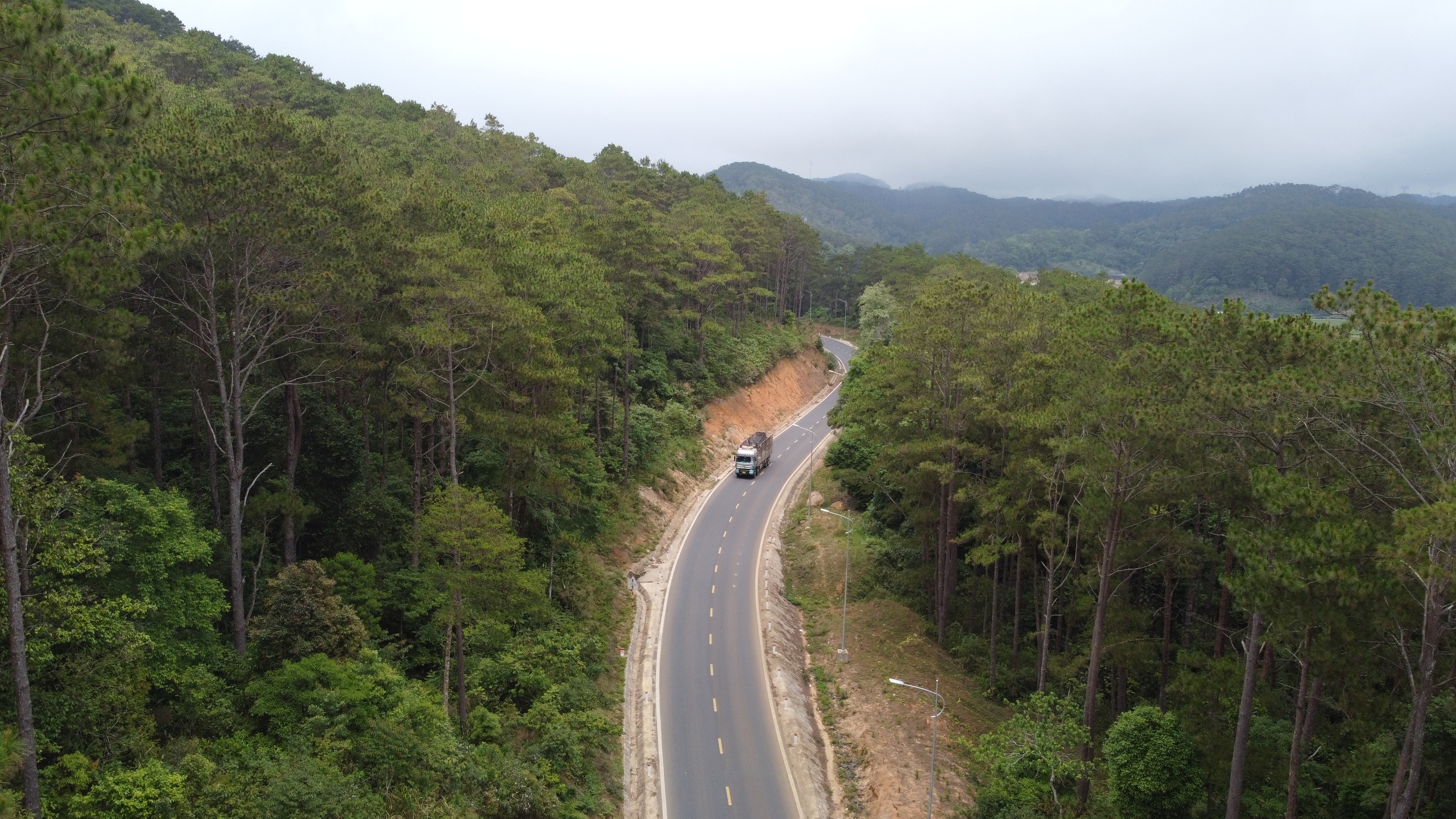 Dự kiến phương án đưa công chức Kon Tum đến Quảng Ngãi làm việc, ô tô đón từ 3h sáng- Ảnh 1. Dự kiến phương án đưa công chức Kon Tum đến Quảng Ngãi làm việc, ô tô đón từ 3h sáng- Ảnh 1.