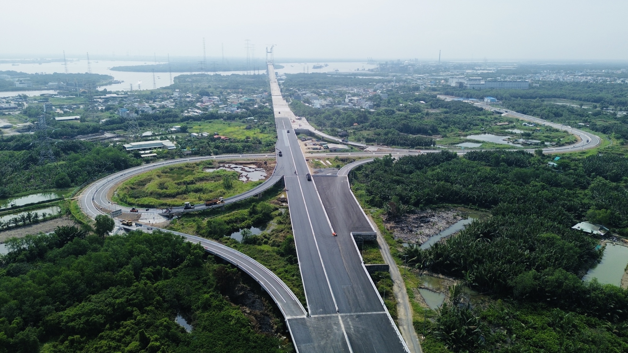 Ngắm "dải lụa" vắt qua miền ngoại ô TP.HCM sắp thông xe kỹ thuật- Ảnh 1. Ngắm "dải lụa" vắt qua miền ngoại ô TP.HCM sắp thông xe kỹ thuật- Ảnh 1.