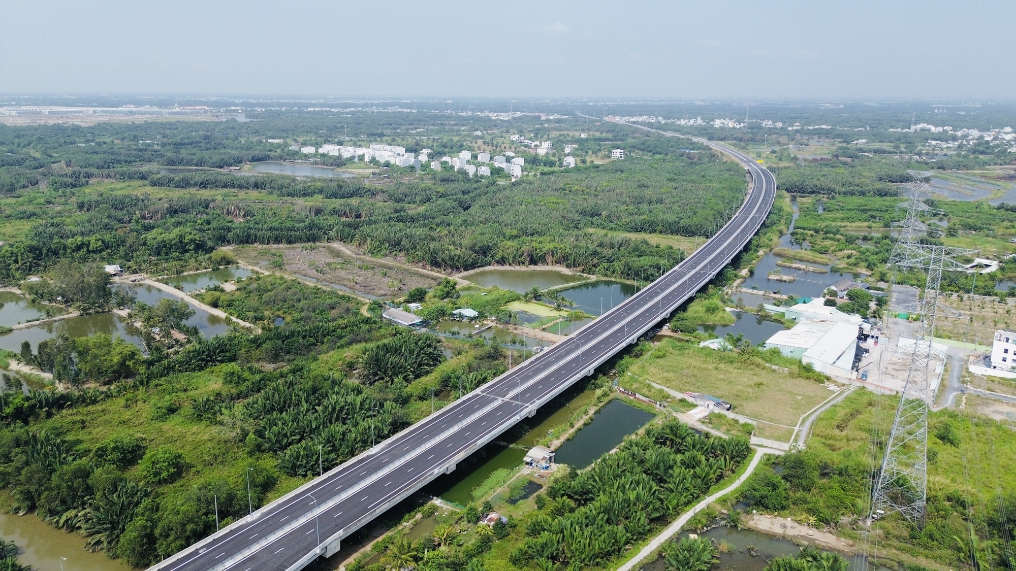 Ngắm "dải lụa" vắt qua miền ngoại ô TP.HCM sắp thông xe kỹ thuật- Ảnh 2. Ngắm "dải lụa" vắt qua miền ngoại ô TP.HCM sắp thông xe kỹ thuật- Ảnh 2.