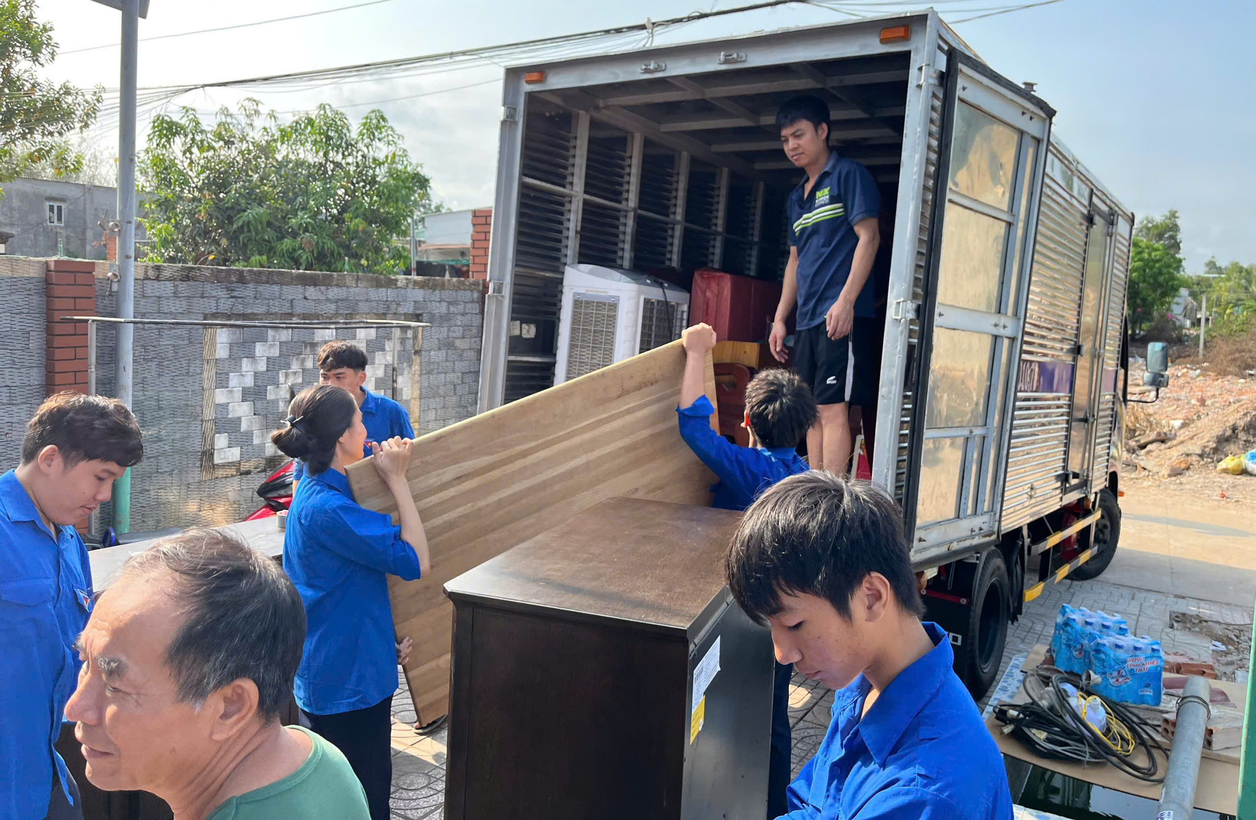 Người dân tất bật ngày đêm tháo dỡ nhà, bàn giao mặt bằng sạch làm cao tốc Biên Hoà- Ảnh 12. Người dân tất bật ngày đêm tháo dỡ nhà, bàn giao mặt bằng sạch làm cao tốc Biên Hoà- Ảnh 12.