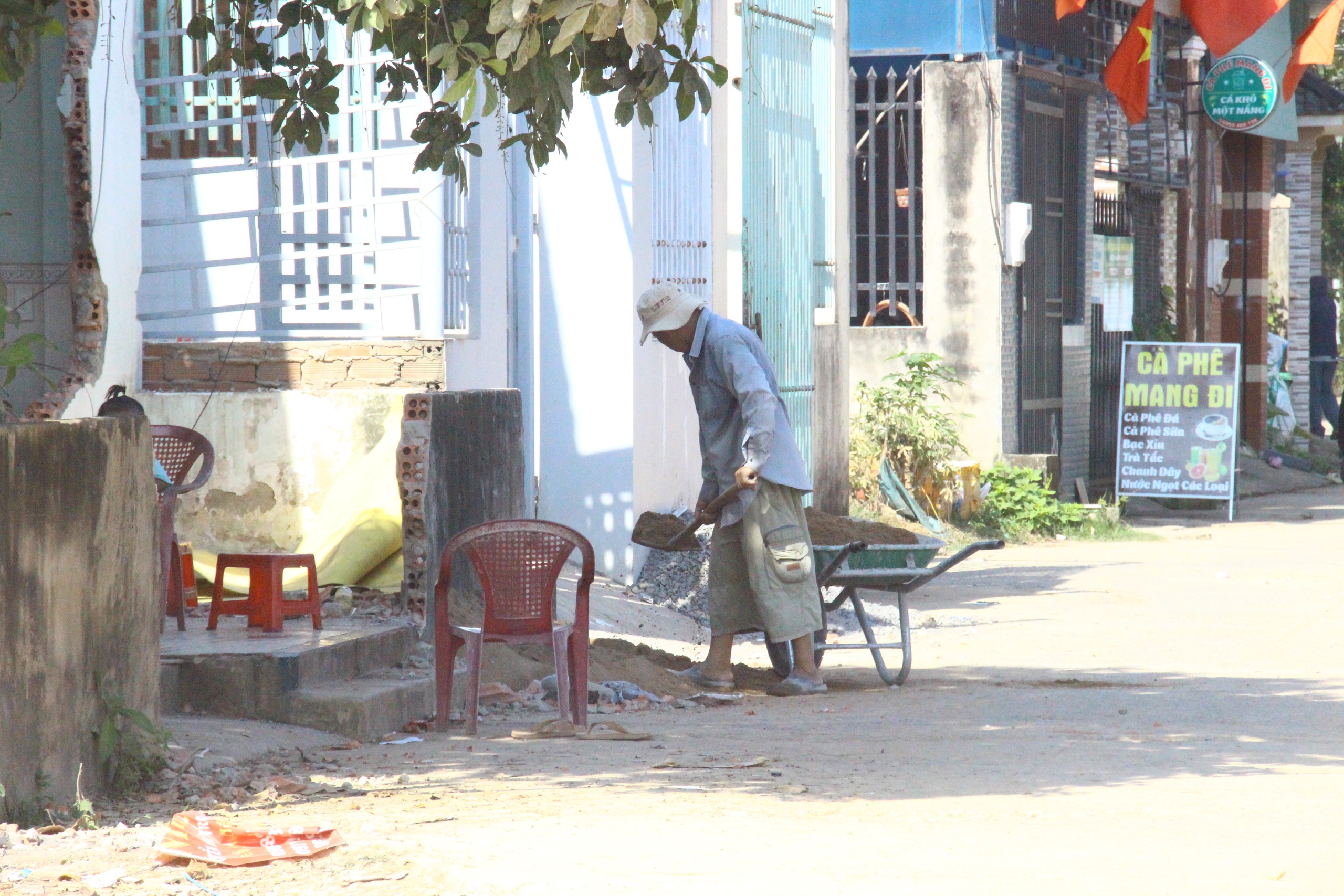 Người dân tất bật ngày đêm tháo dỡ nhà, bàn giao mặt bằng sạch làm cao tốc Biên Hoà- Ảnh 9. Người dân tất bật ngày đêm tháo dỡ nhà, bàn giao mặt bằng sạch làm cao tốc Biên Hoà- Ảnh 9.