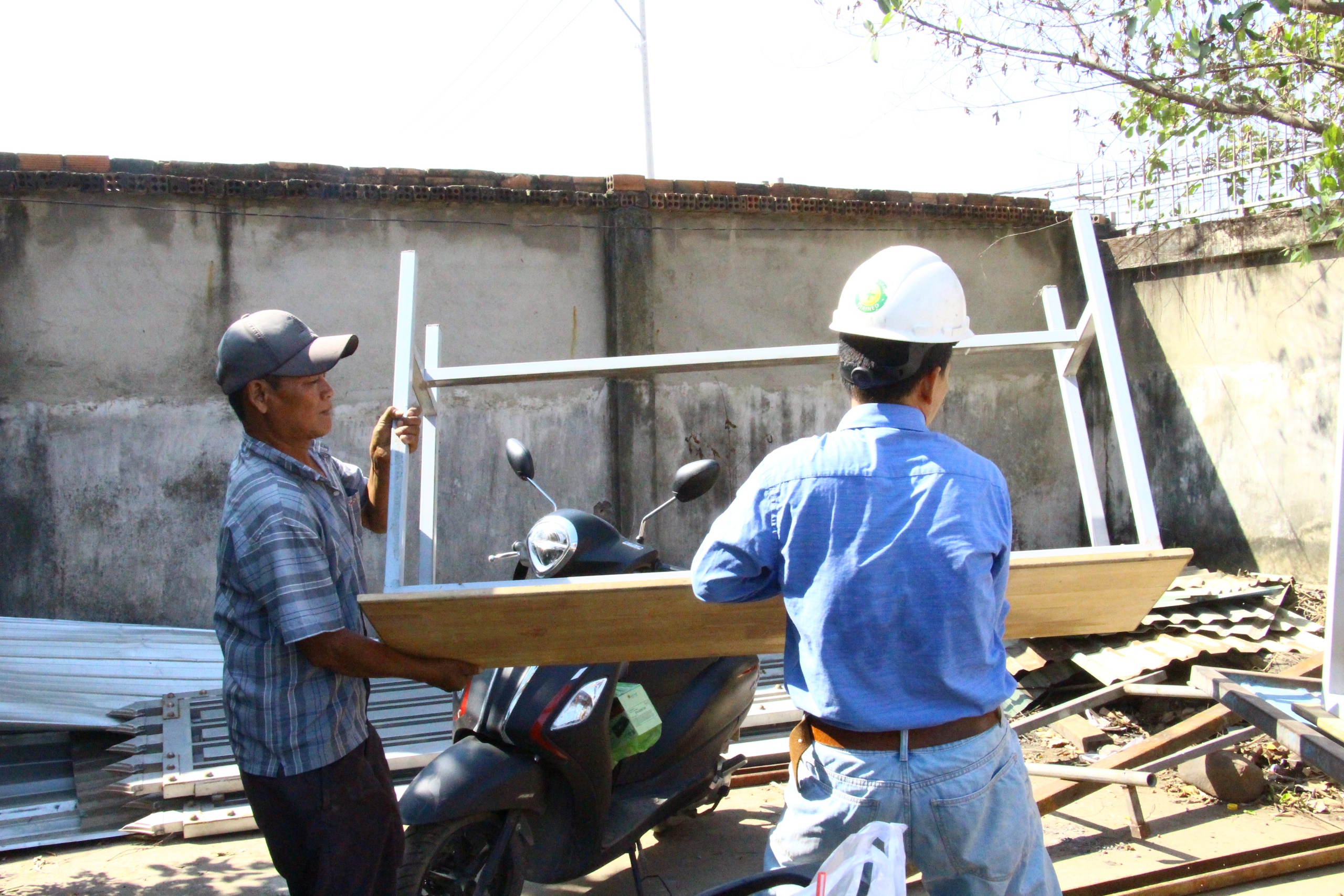 Người dân tất bật ngày đêm tháo dỡ nhà, bàn giao mặt bằng sạch làm cao tốc Biên Hoà- Ảnh 5. Người dân tất bật ngày đêm tháo dỡ nhà, bàn giao mặt bằng sạch làm cao tốc Biên Hoà- Ảnh 5.