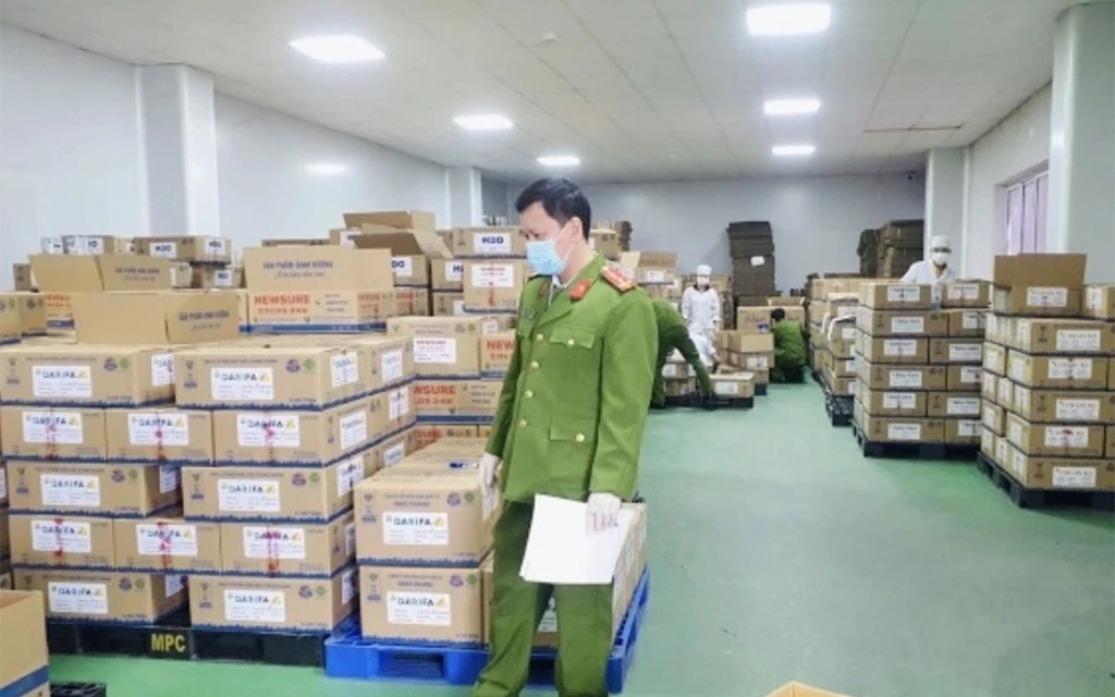Khoảng trống tr&aacute;ch nhiệm từ vụ sữa giả, kẹo Kera
