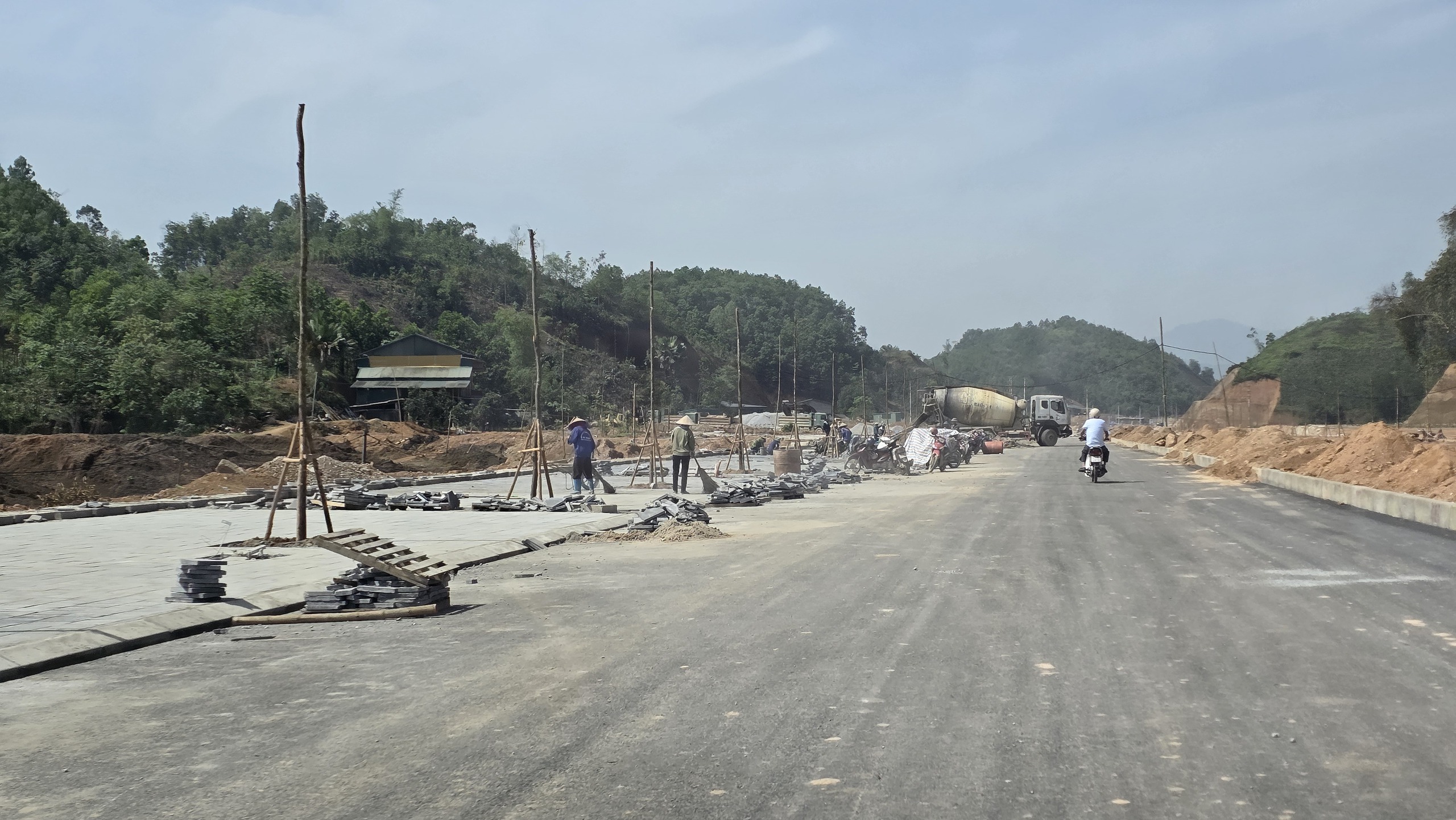 H&igrave;nh h&agrave;i tuyến đường gần 300 tỷ đồng ở Y&ecirc;n B&aacute;i sắp về đ&iacute;ch- Ảnh 13.