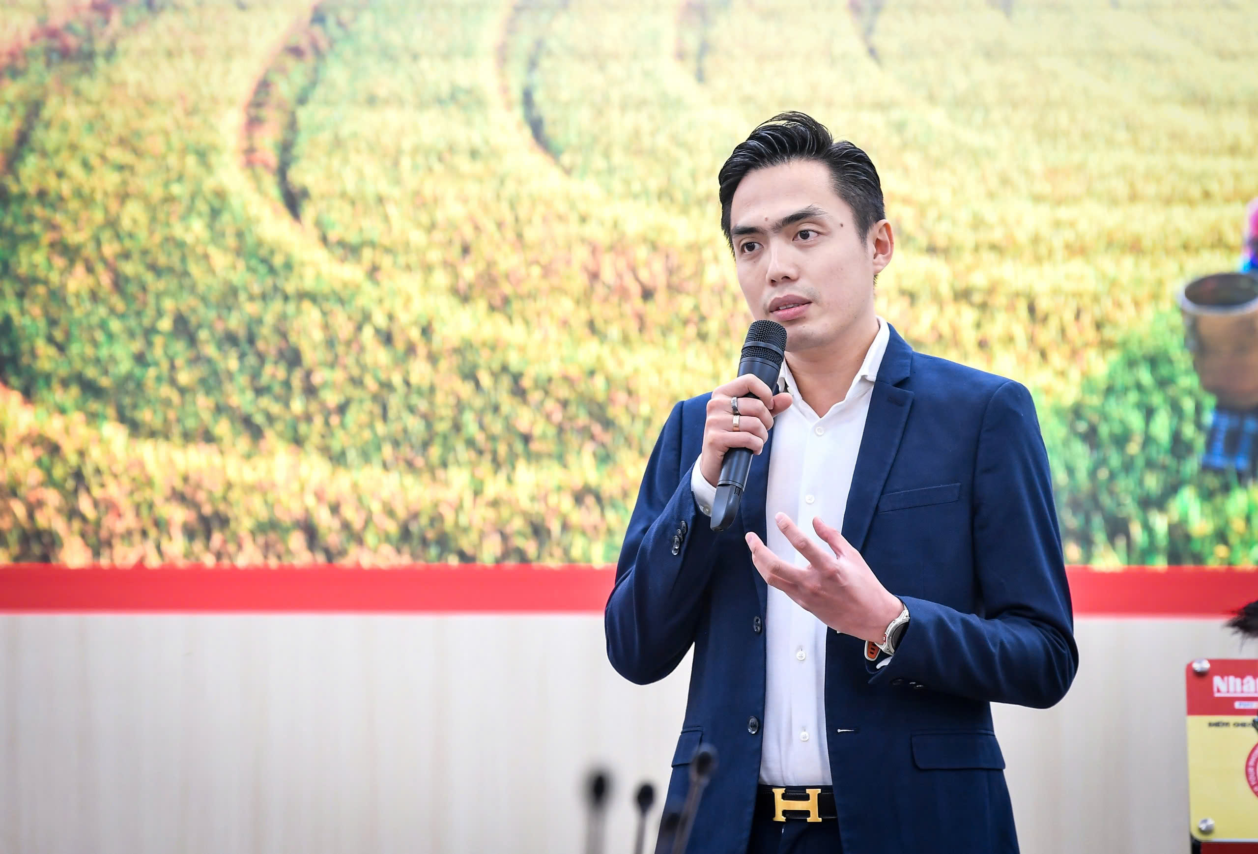 B&ugrave;ng nổ cột Check-in "Y&ecirc;u lắm Việt Nam" tại th&agrave;nh phố, l&agrave;ng qu&ecirc; du lịch- Ảnh 4.