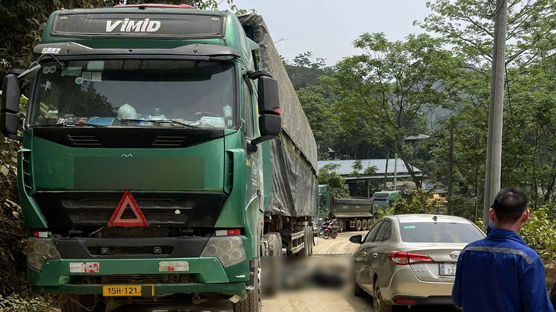 Hiện trường vụ TNGT khiến người đi xe m&aacute;y tử vong.