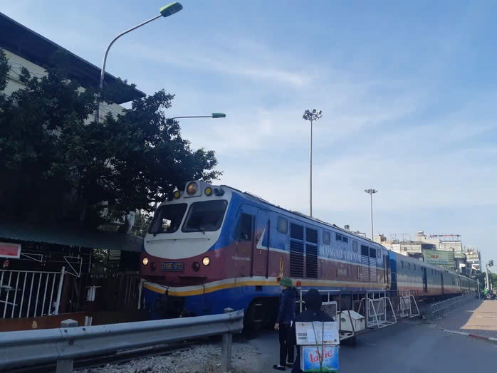 H&agrave; Nội y&ecirc;u cầu tăng cường chốt trực tại c&aacute;c lối đi tự mở nguy hiểm chưa được r&agrave;o đ&oacute;ng- Ảnh 1.