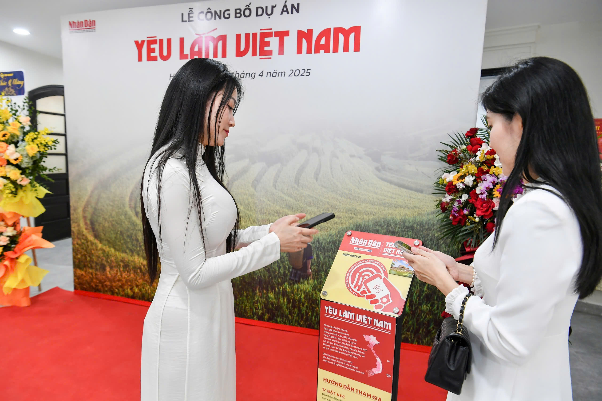 B&ugrave;ng nổ cột Check-in "Y&ecirc;u lắm Việt Nam" tại th&agrave;nh phố, l&agrave;ng qu&ecirc; du lịch- Ảnh 2.