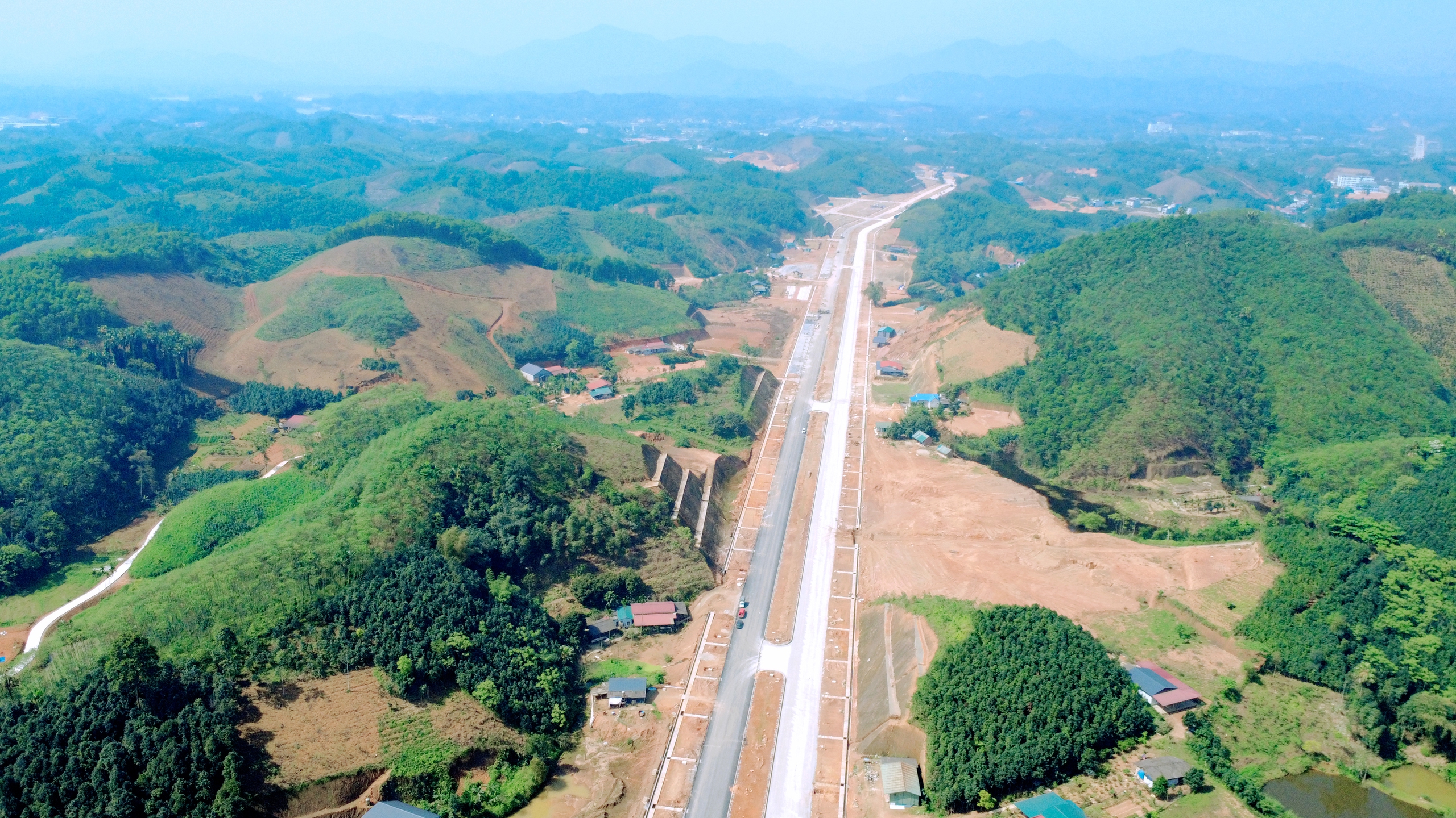 H&igrave;nh h&agrave;i tuyến đường gần 300 tỷ đồng ở Y&ecirc;n B&aacute;i sắp về đ&iacute;ch- Ảnh 15.