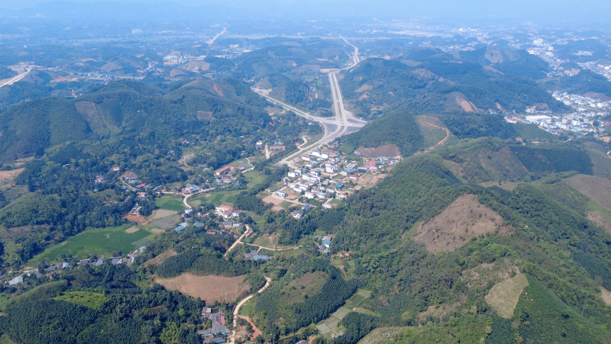 H&igrave;nh h&agrave;i tuyến đường gần 300 tỷ đồng ở Y&ecirc;n B&aacute;i sắp về đ&iacute;ch- Ảnh 17.