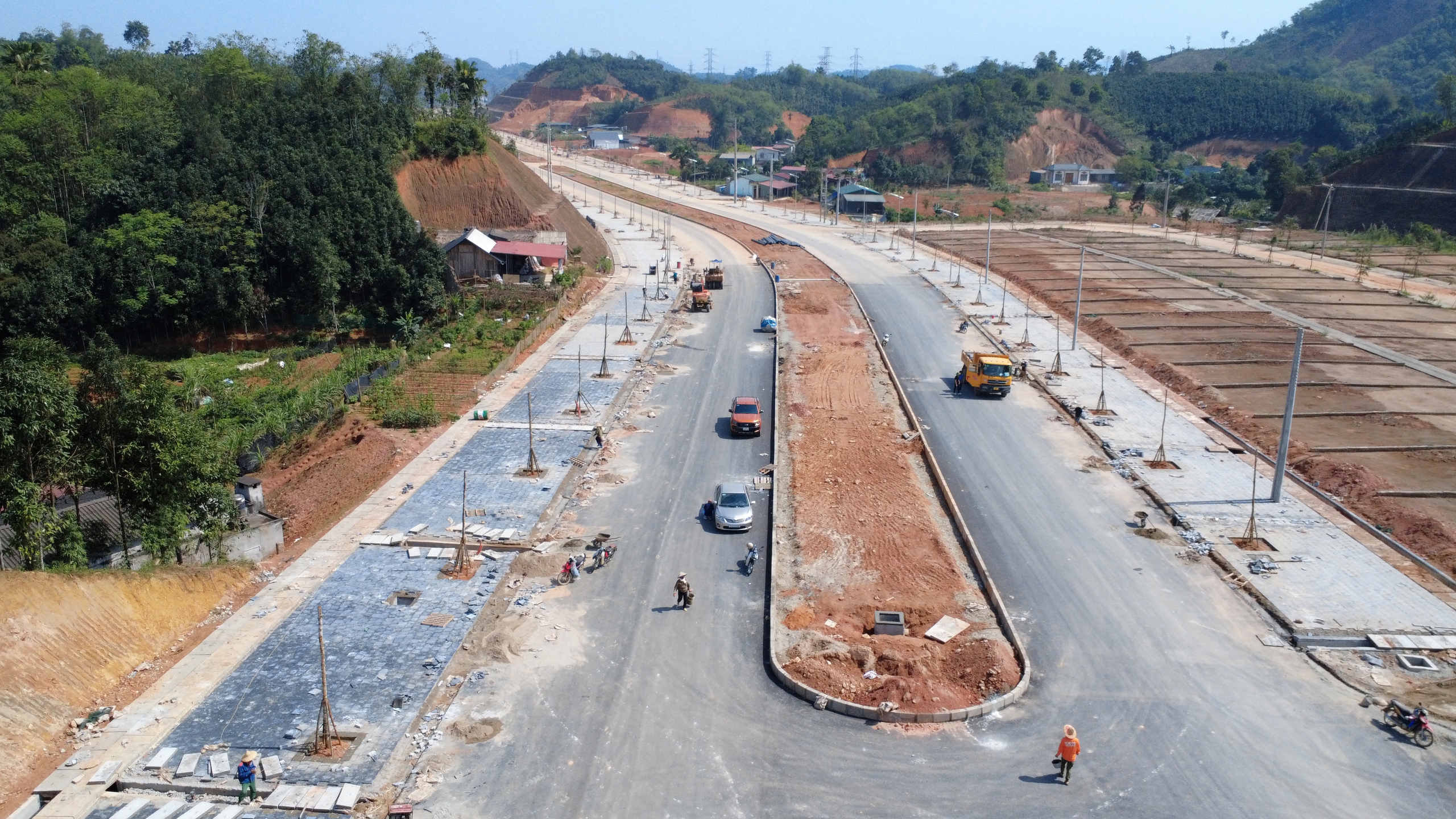 H&igrave;nh h&agrave;i tuyến đường gần 300 tỷ đồng ở Y&ecirc;n B&aacute;i sắp về đ&iacute;ch- Ảnh 18.