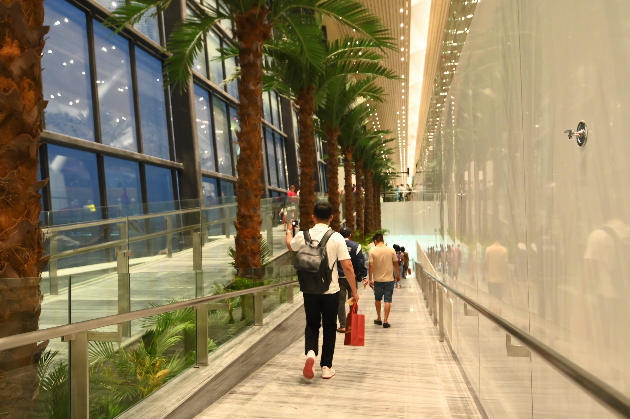 Nhà ga T3 sân bay Tân Sơn Nhất "mở hàng" chuyến bay đầu tiên với hơn 100 hành khách- Ảnh 13. Nhà ga T3 sân bay Tân Sơn Nhất "mở hàng" chuyến bay đầu tiên với hơn 100 hành khách- Ảnh 13.