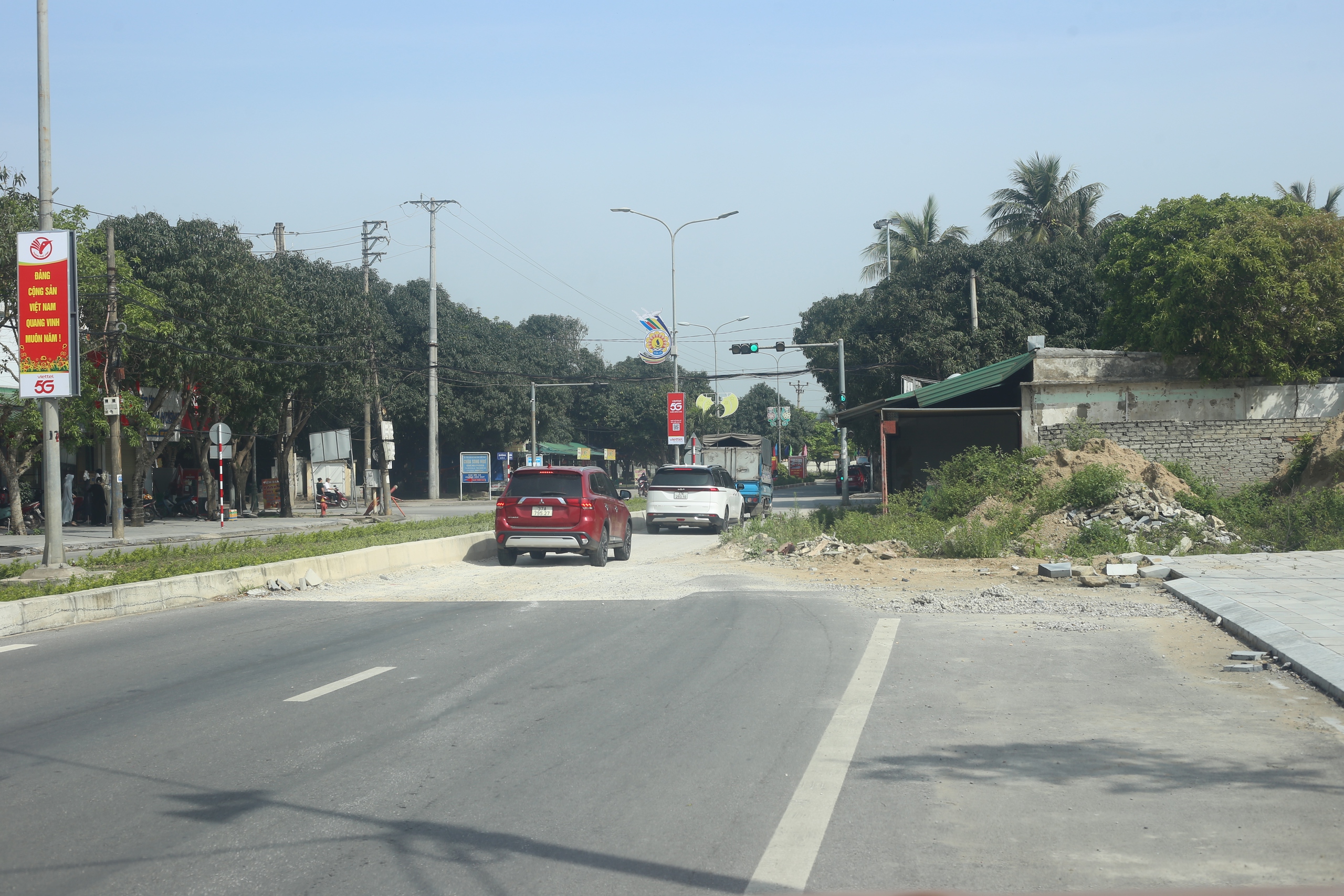 Dự &aacute;n đường du lịch biển 310 tỷ đồng ở Nghệ An thắt cổ chai v&igrave; vướng 50m mặt bằng- Ảnh 1.