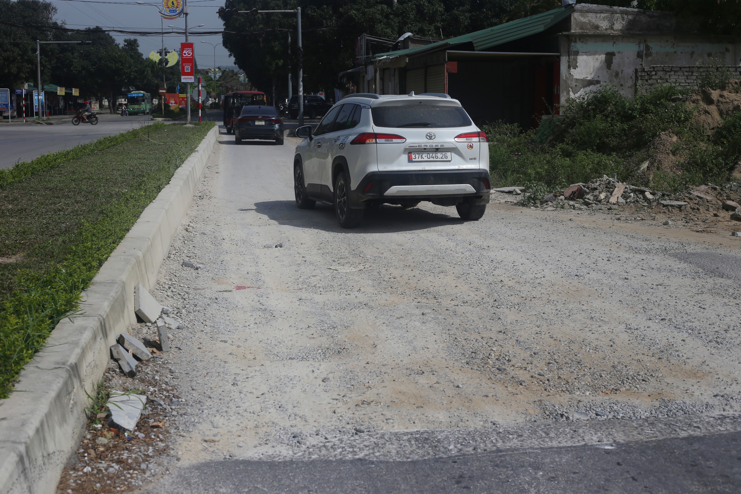 Dự &aacute;n đường du lịch biển 310 tỷ đồng ở Nghệ An thắt cổ chai v&igrave; vướng 50m mặt bằng- Ảnh 2.