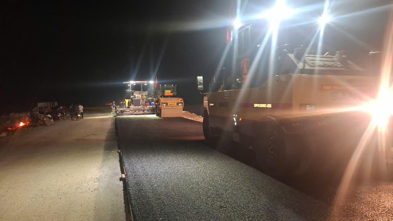 Đ&ecirc;m trắng tr&ecirc;n cao tốc Bắc - Nam qua H&agrave; Tĩnh trước ng&agrave;y th&ocirc;ng xe- Ảnh 3.