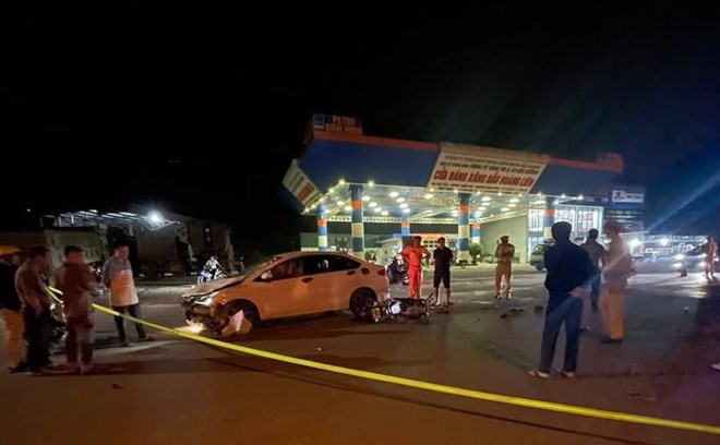 Xe m&aacute;y chở 3 đ&acirc;m v&agrave;o &ocirc;t&ocirc; ở L&agrave;o Cai khiến một người tử vong- Ảnh 1.