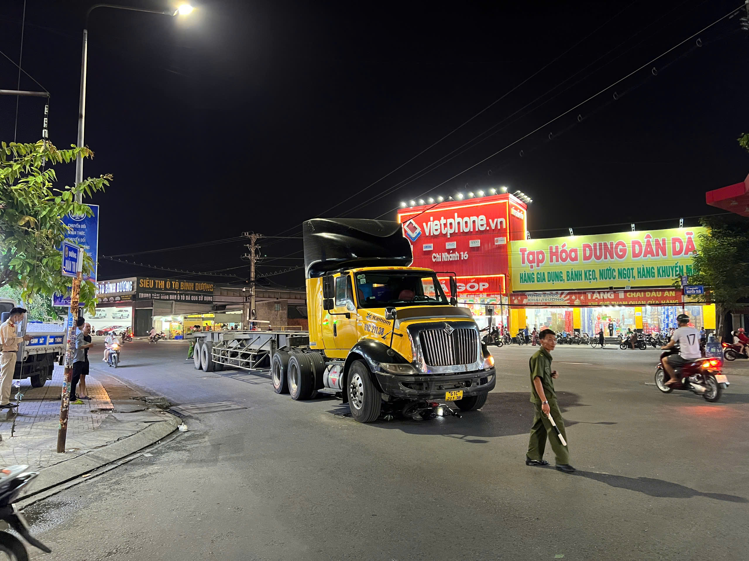 X&uacute;c động cảnh bạn b&egrave; tiễn biệt nữ sinh lớp 11 tử vong do tai nạn giao th&ocirc;ng- Ảnh 4.