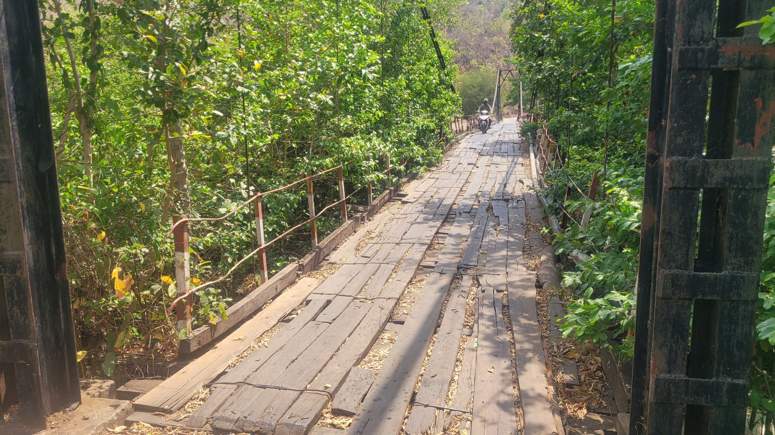 Người d&acirc;n bất an trước loạt cầu treo g&atilde;y nứt, xuống cấp nghi&ecirc;m trọng ở Gia Lai- Ảnh 8.