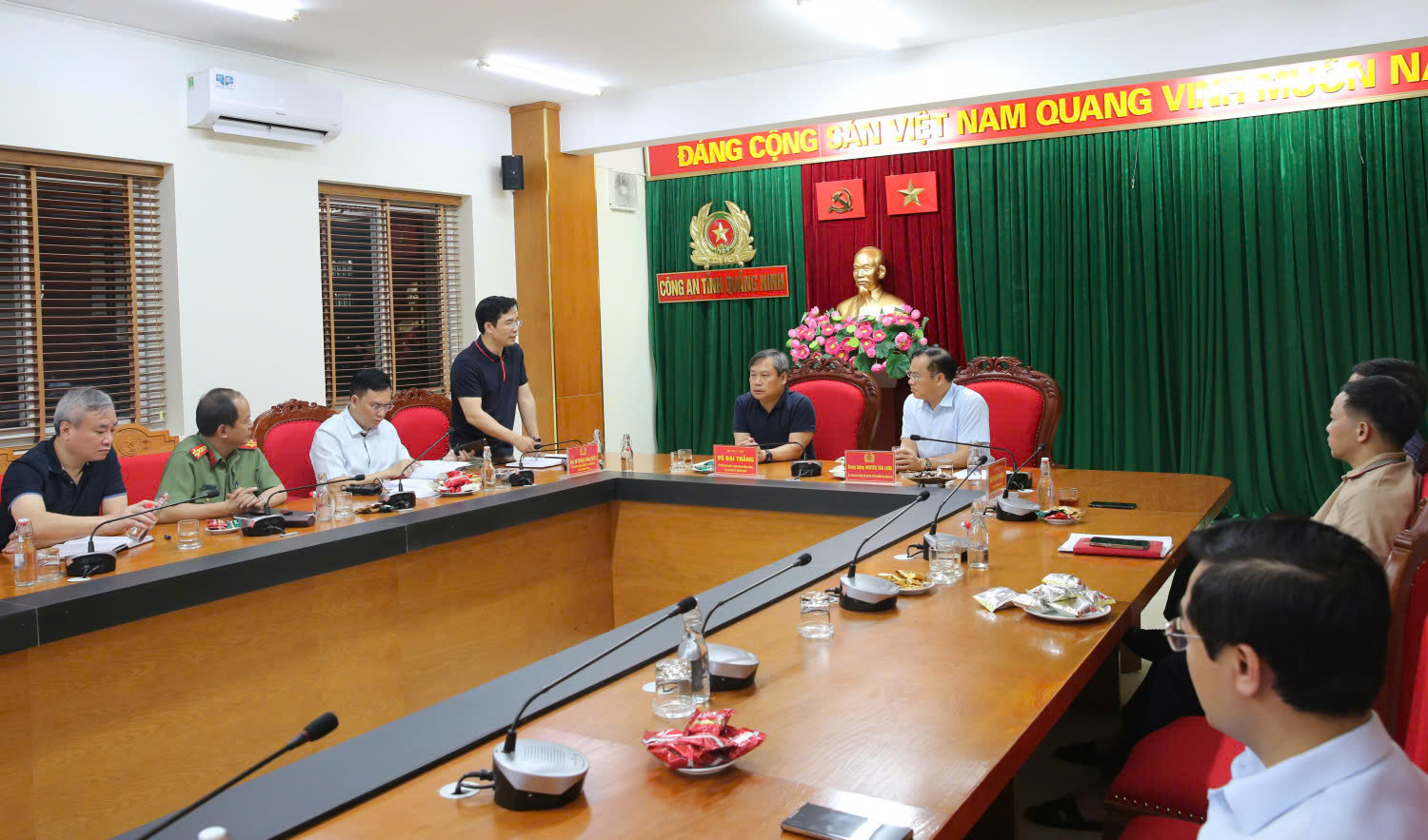 Thượng úy công an Quảng Ninh hy sinh khi truy bắt đối tượng vận chuyển ma túy- Ảnh 2. Thượng úy công an Quảng Ninh hy sinh khi truy bắt đối tượng vận chuyển ma túy- Ảnh 2.