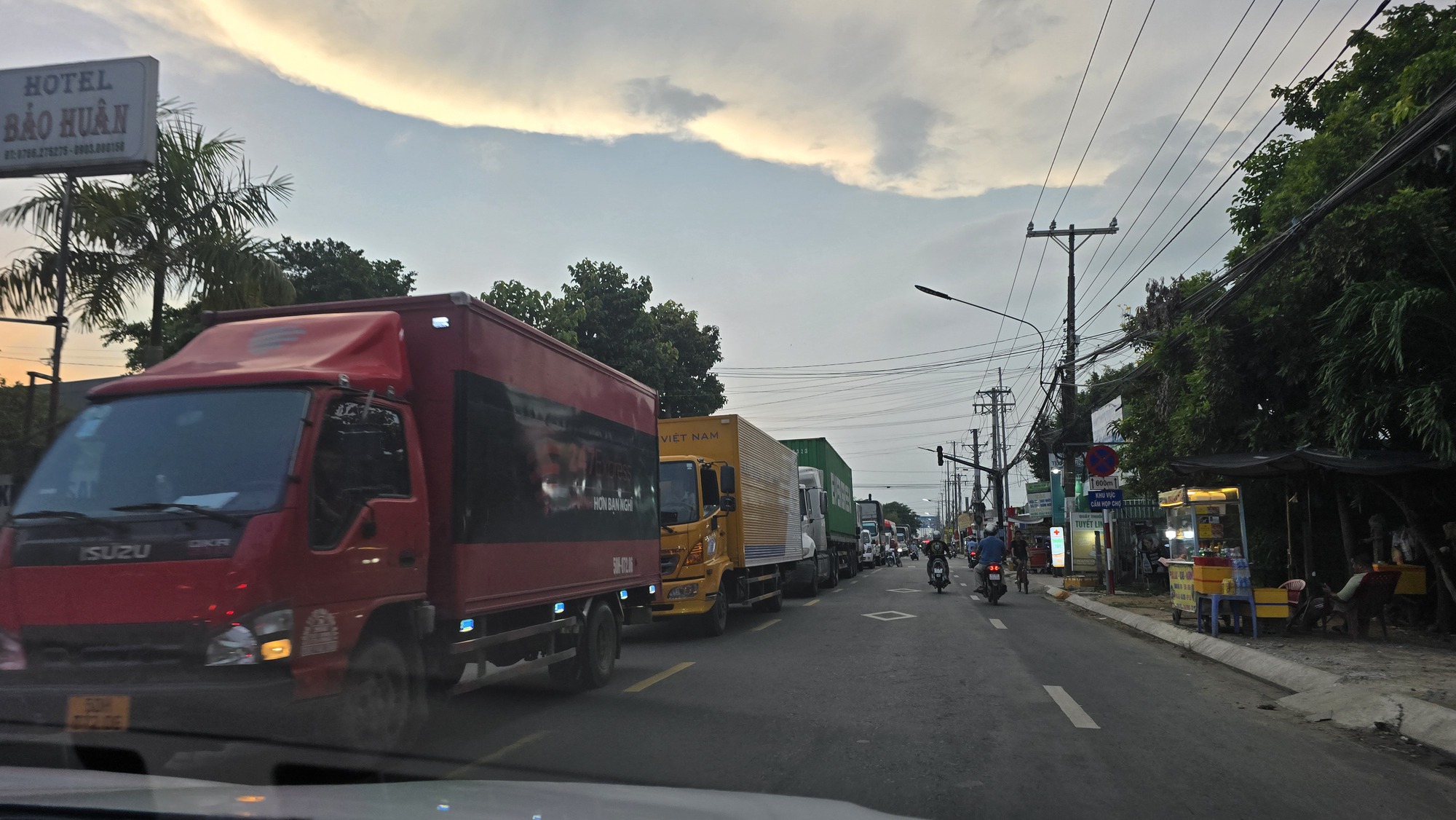 An Giang: Tai nạn giao th&ocirc;ng chết người g&acirc;y kẹt xe k&eacute;o d&agrave;i tr&ecirc;n QL91- Ảnh 3.