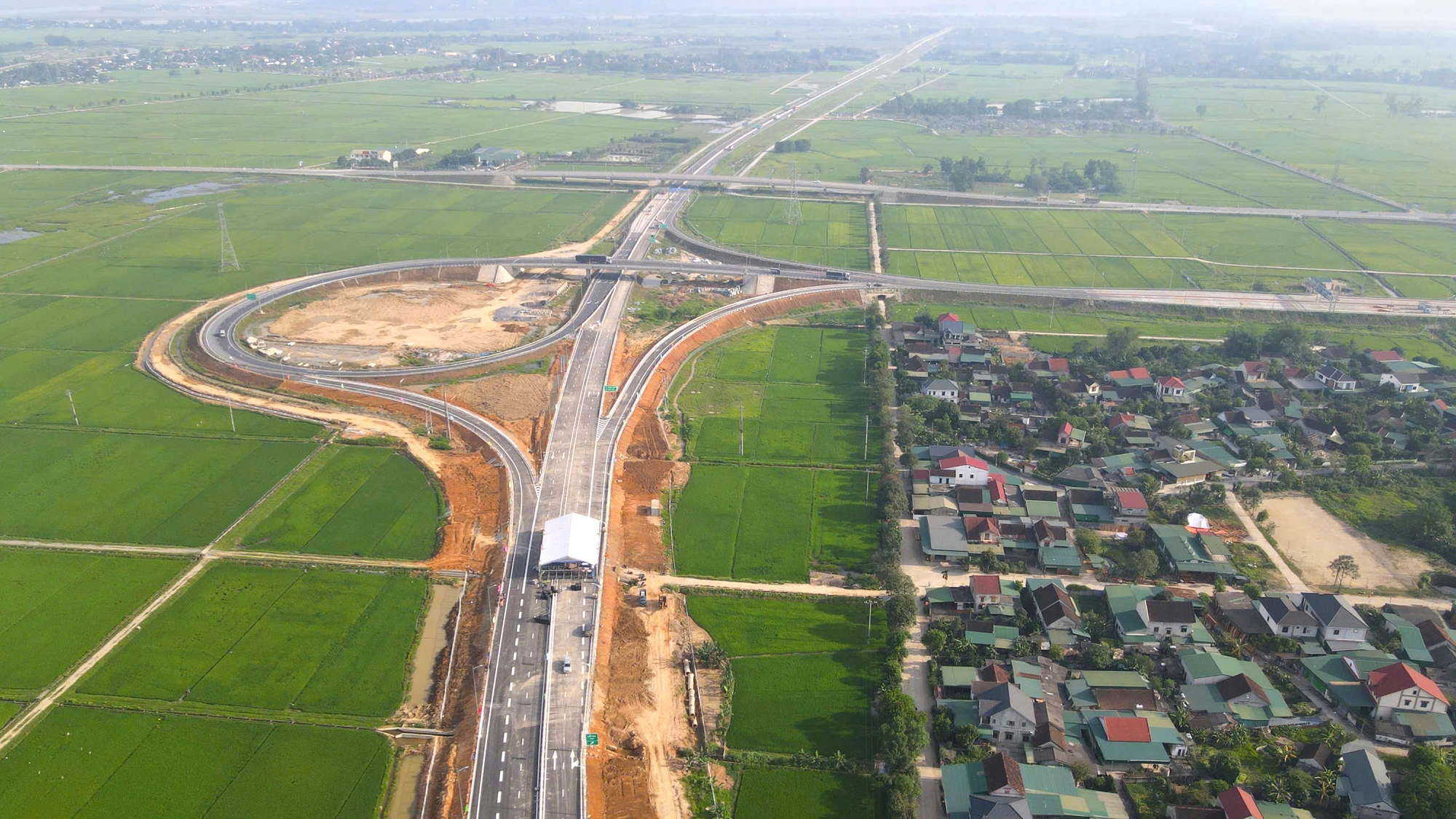 Ngắm cao tốc qua H&agrave; Tĩnh tuyệt đẹp trước ng&agrave;y th&ocirc;ng xe- Ảnh 2.