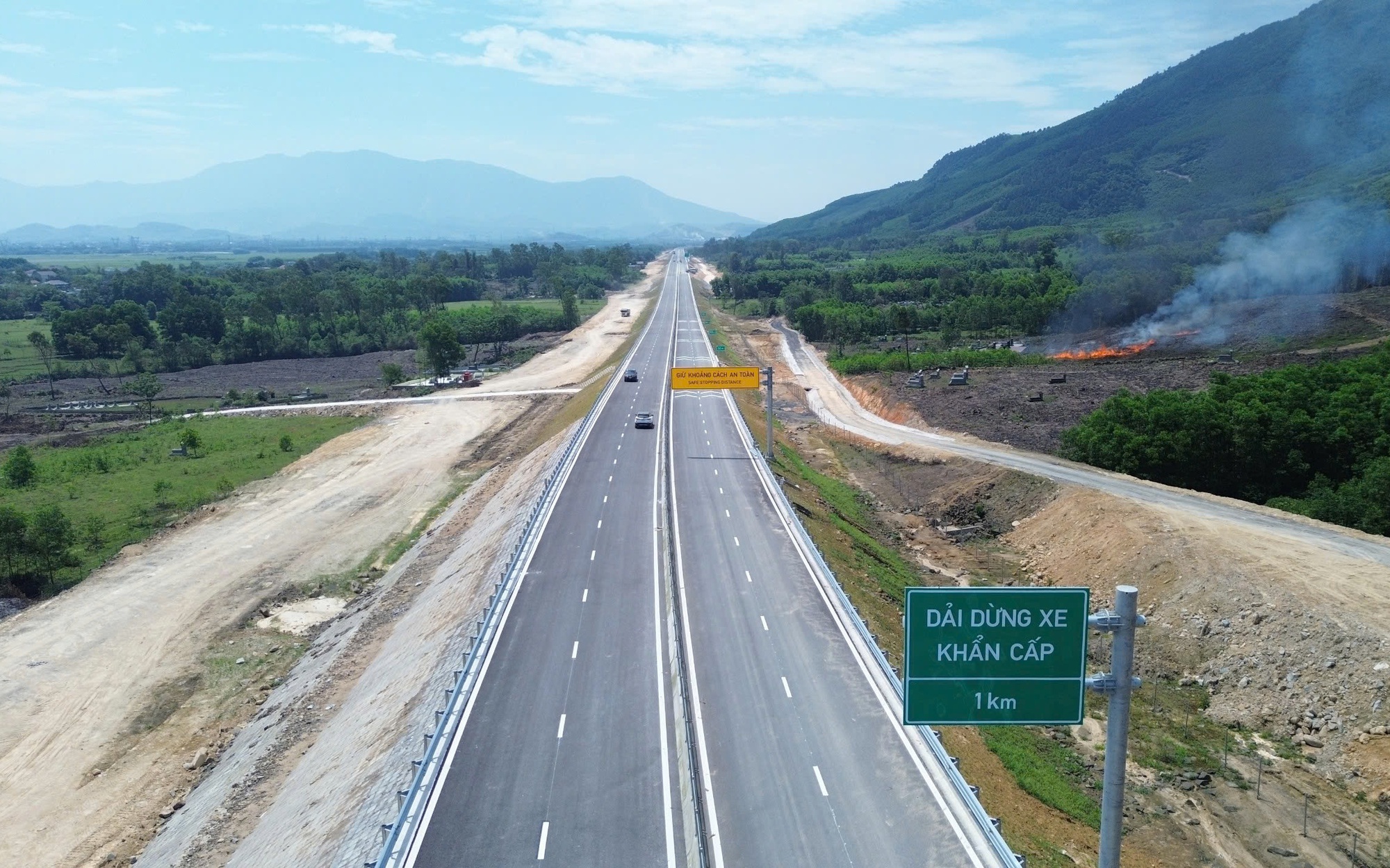 TP.HCM rót hơn 18.000 tỷ đồng làm 2 tuyến giao thông kết nối vùng- Ảnh 4. Ngày mai (19/4), khánh thành nhà ga T3 Tân Sơn Nhất, thông xe 5 tuyến cao tốc