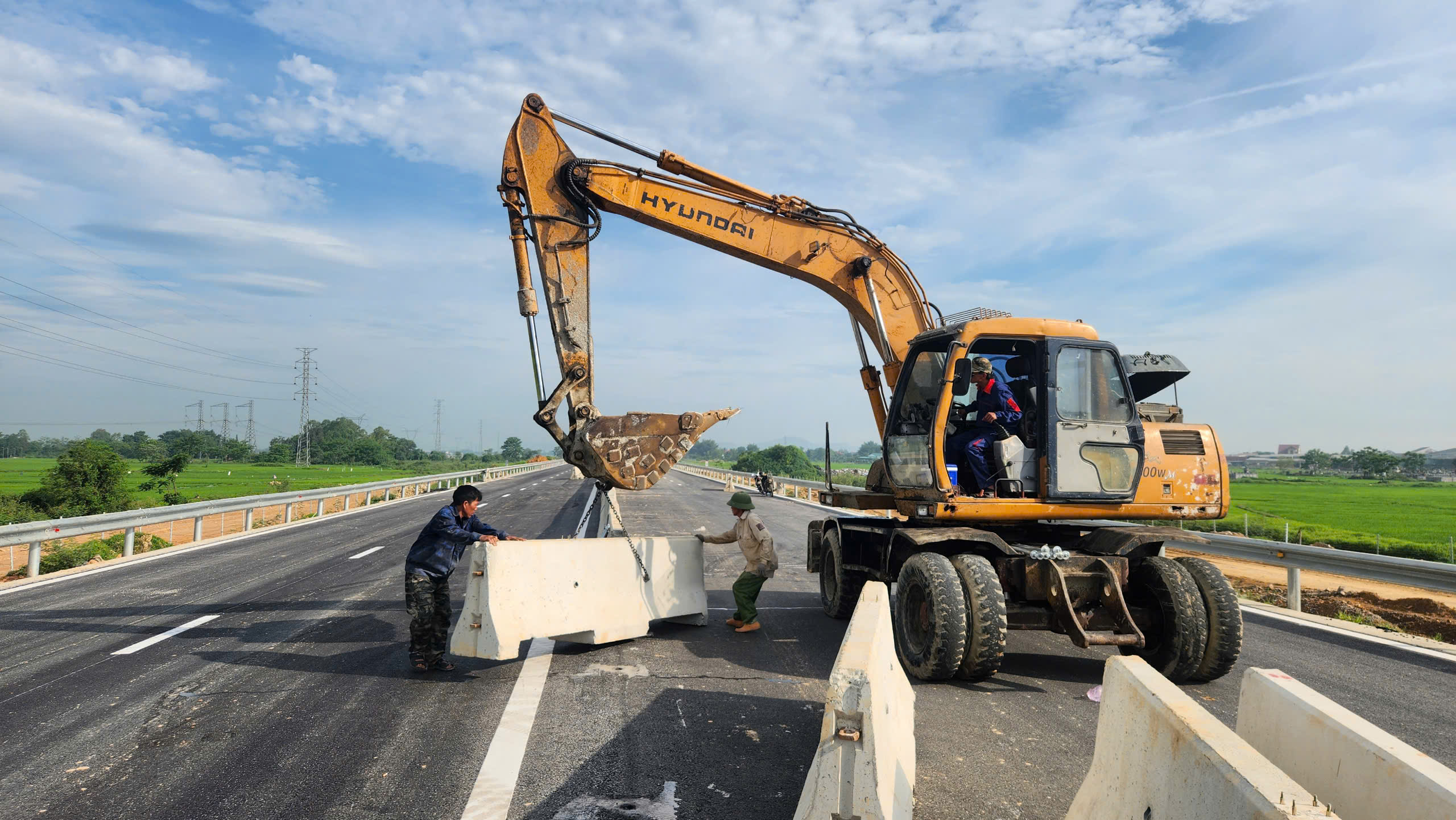 Ngắm cao tốc qua H&agrave; Tĩnh tuyệt đẹp trước ng&agrave;y th&ocirc;ng xe- Ảnh 6.