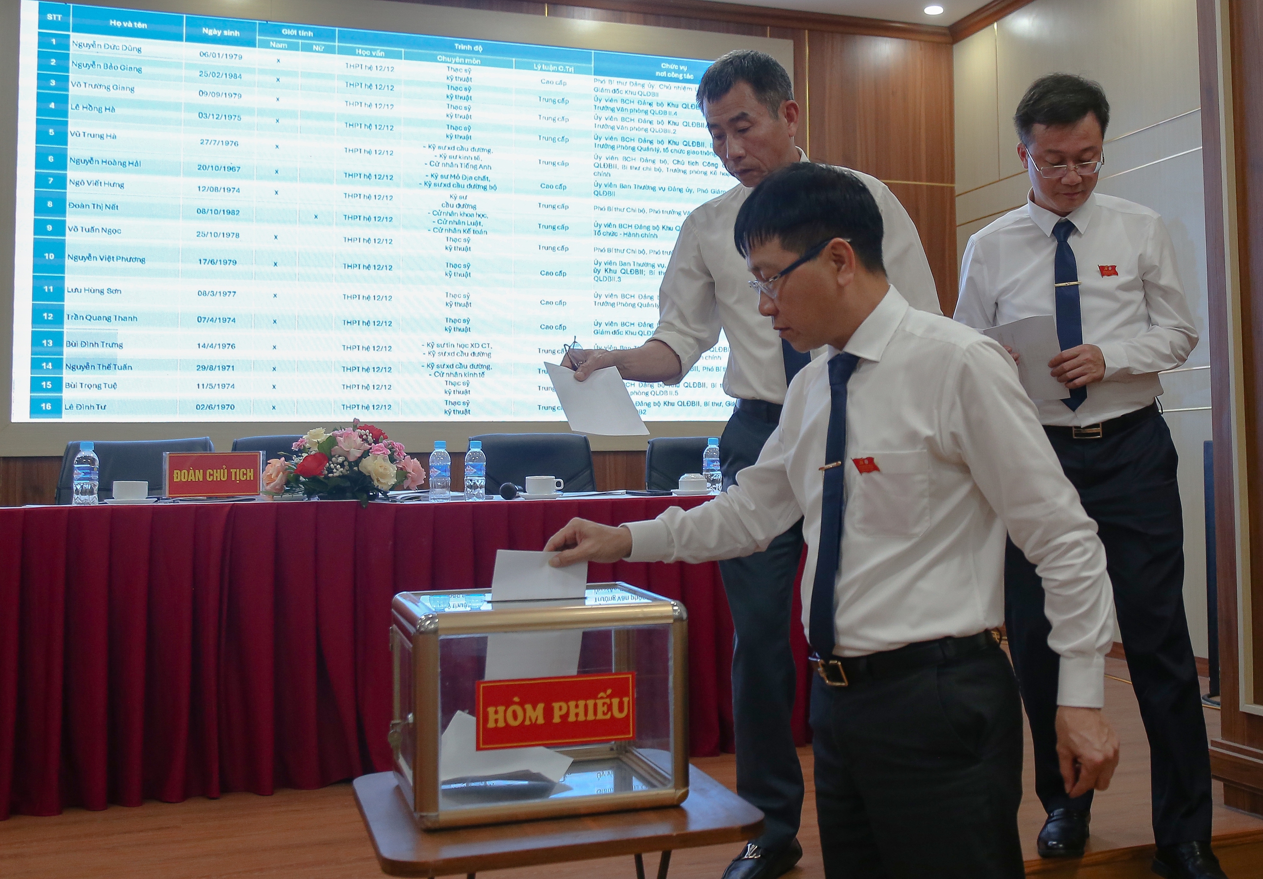 Khắc phục hàng chục điểm tiềm ẩn TNGT trên các quốc lộ khu vực Bắc Trung Bộ- Ảnh 3. Khắc phục hàng chục điểm tiềm ẩn TNGT trên các quốc lộ khu vực Bắc Trung Bộ- Ảnh 3.