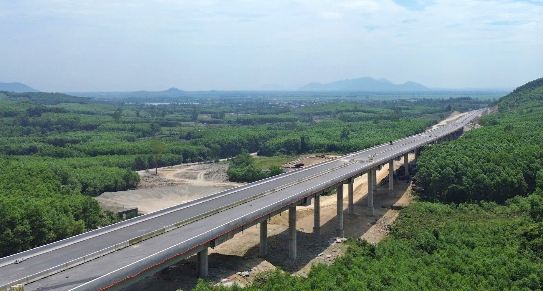 Chuyện chưa kể nối thông cao tốc dịp 30/4- Ảnh 4. Chuyện chưa kể nối thông cao tốc dịp 30/4- Ảnh 4.