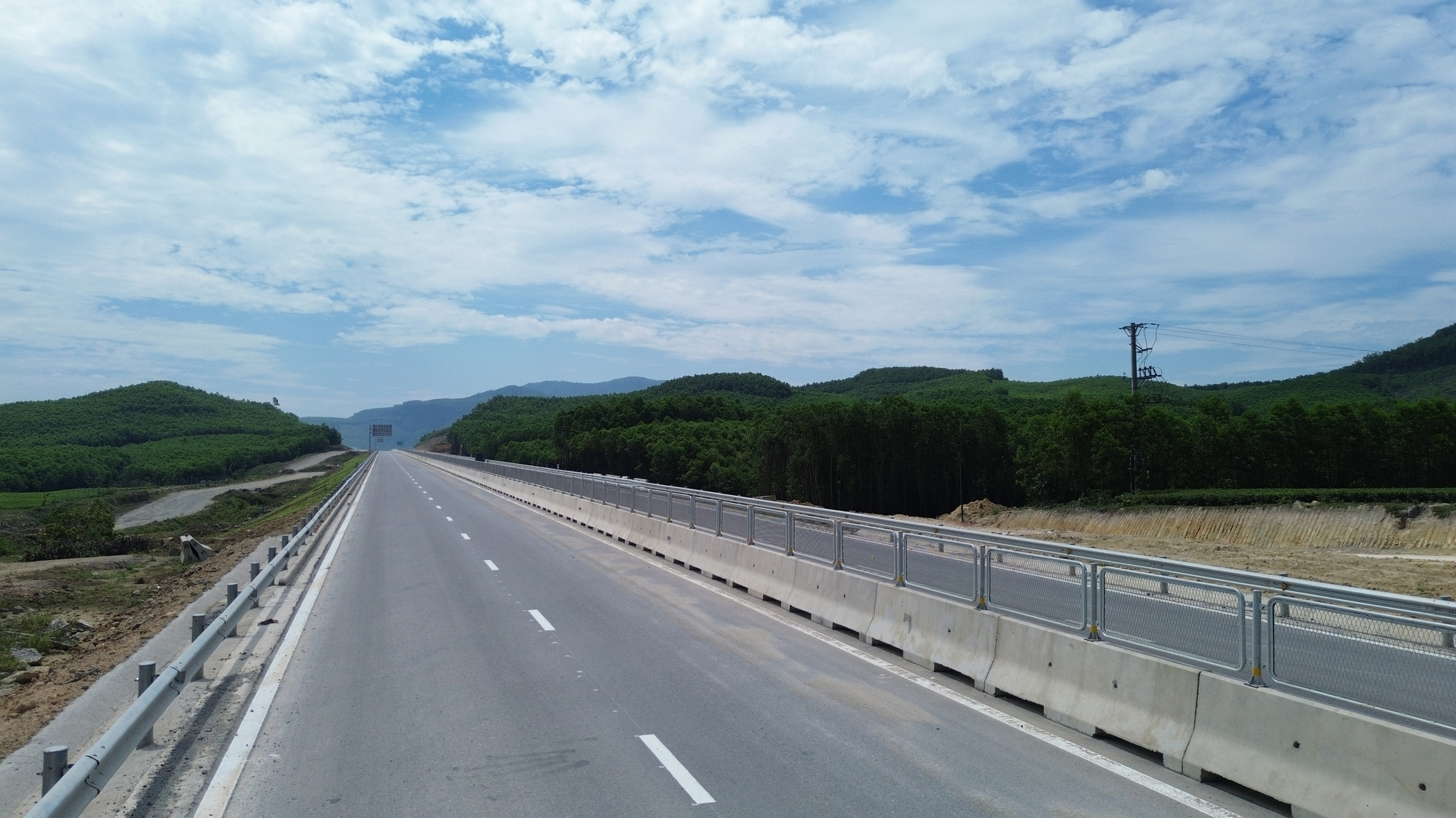 Ngắm cao tốc qua H&agrave; Tĩnh tuyệt đẹp trước ng&agrave;y th&ocirc;ng xe- Ảnh 14.